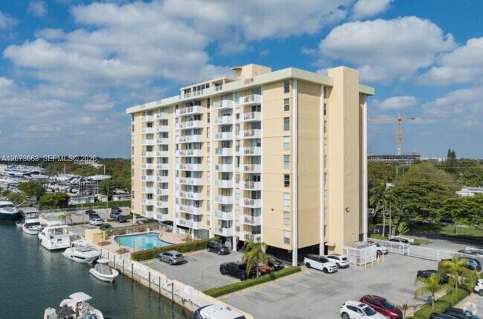 NORTH MIAMI Condo: 2000 NE 135th St