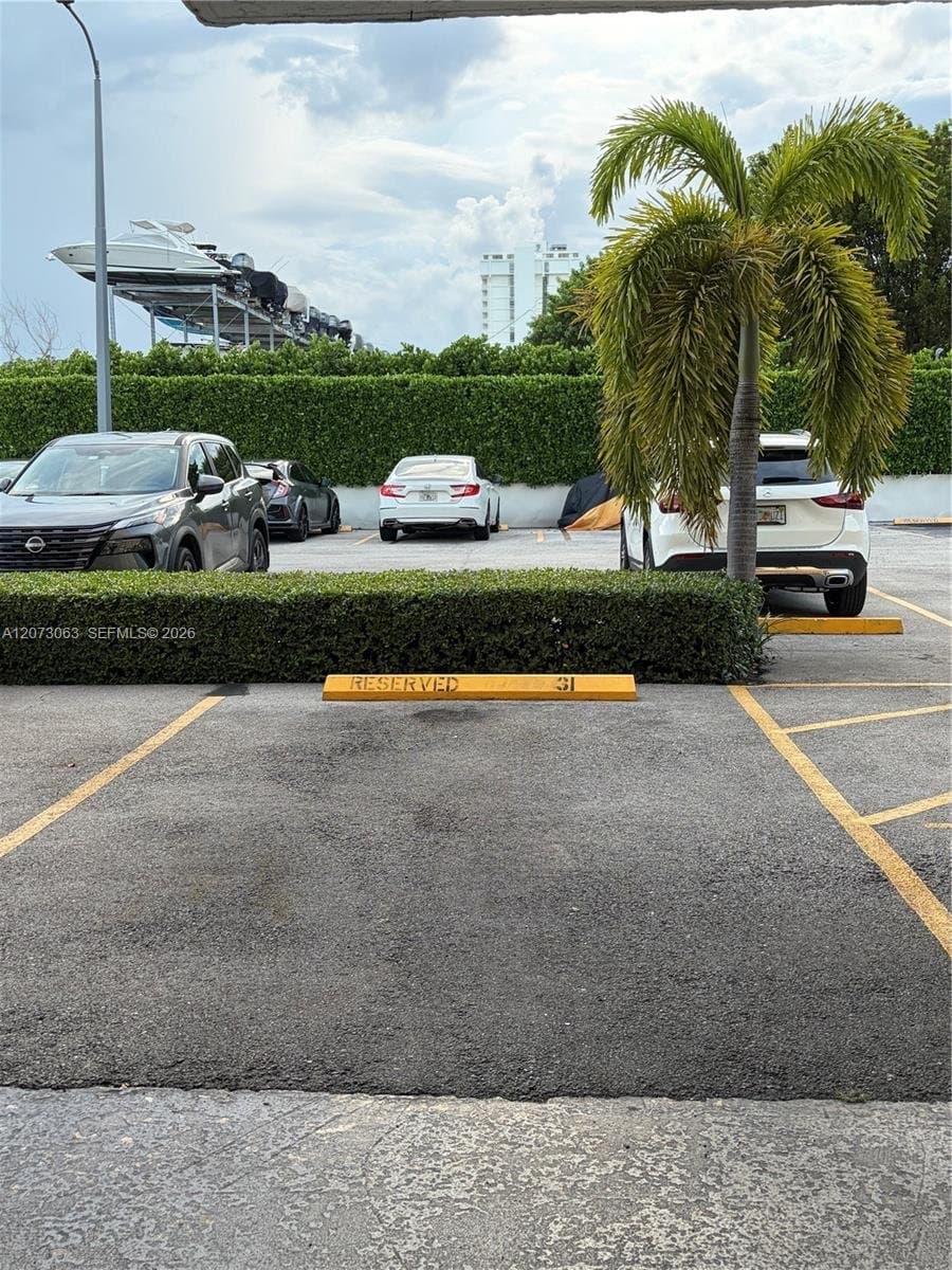 NORTH MIAMI Condo: 2000 NE 135th St