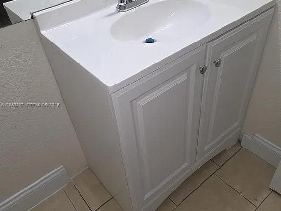 ORLANDO Condo: 2550 N Alafaya