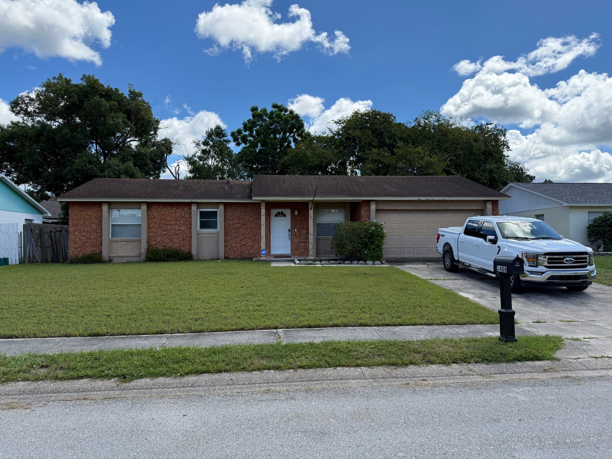 Longwood House: 1408 Sparrow St