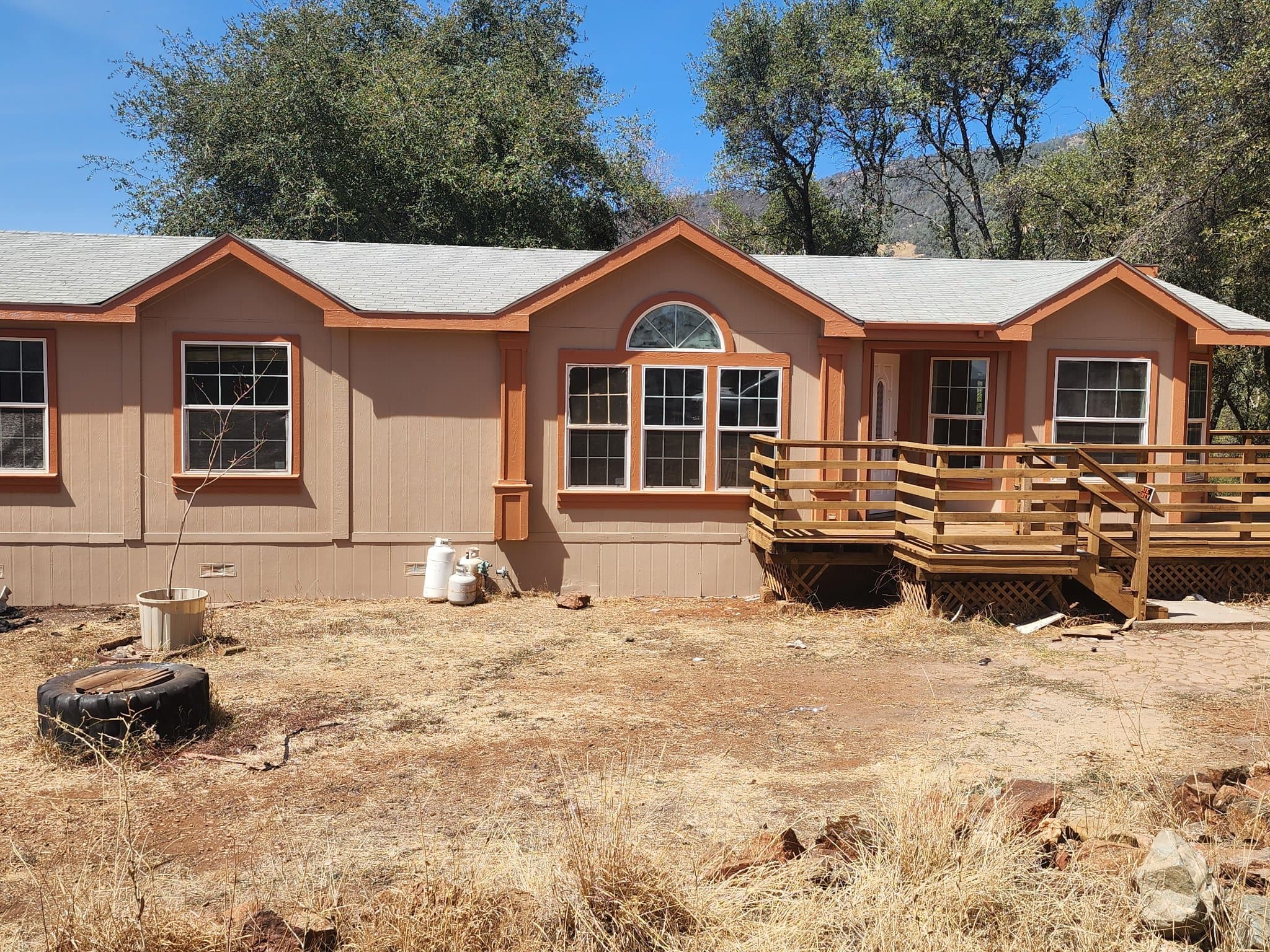 Mariposa House: 5702 Highway 49 North