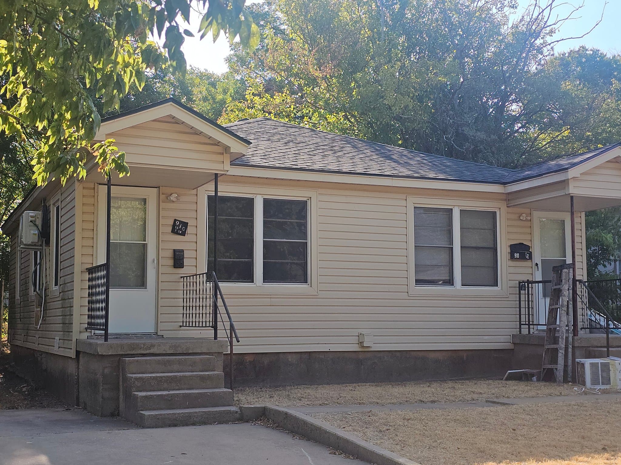 Lawton House: 910 SW 7th ST.