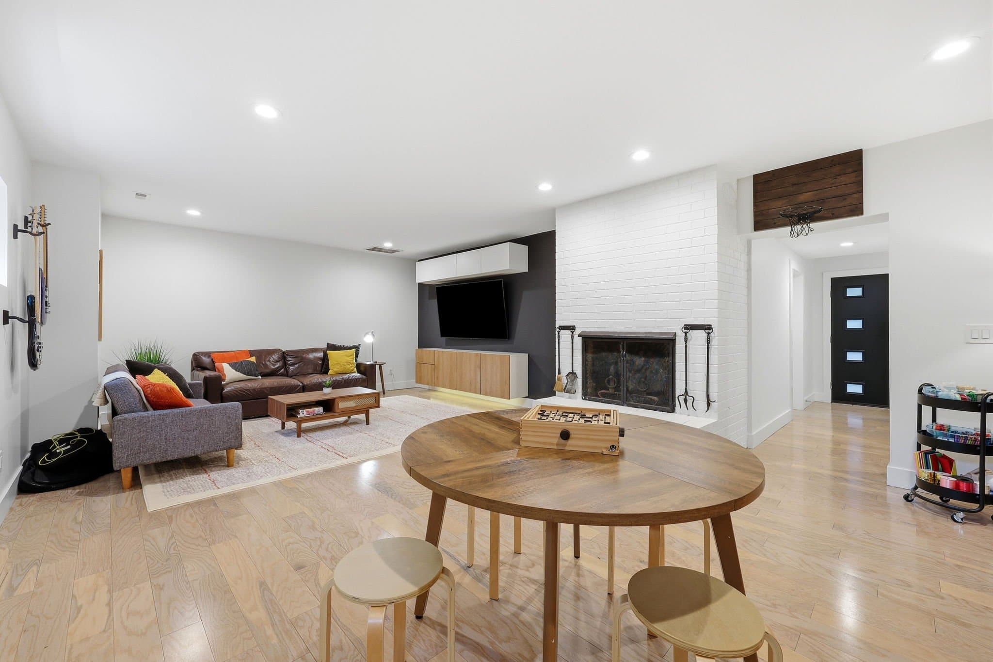 Apex House: 101 Pearson Street