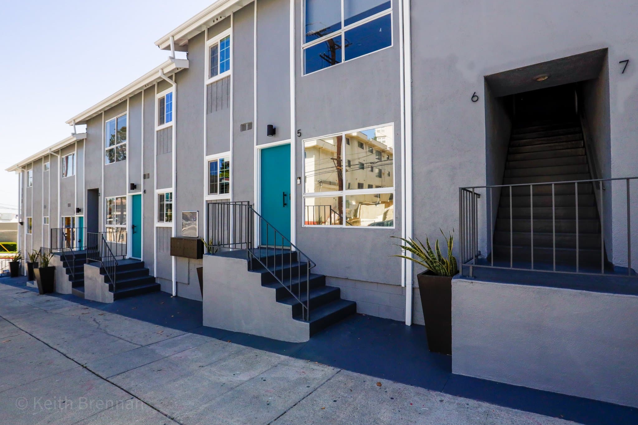 Los Angeles Apartment: 900 West College Street