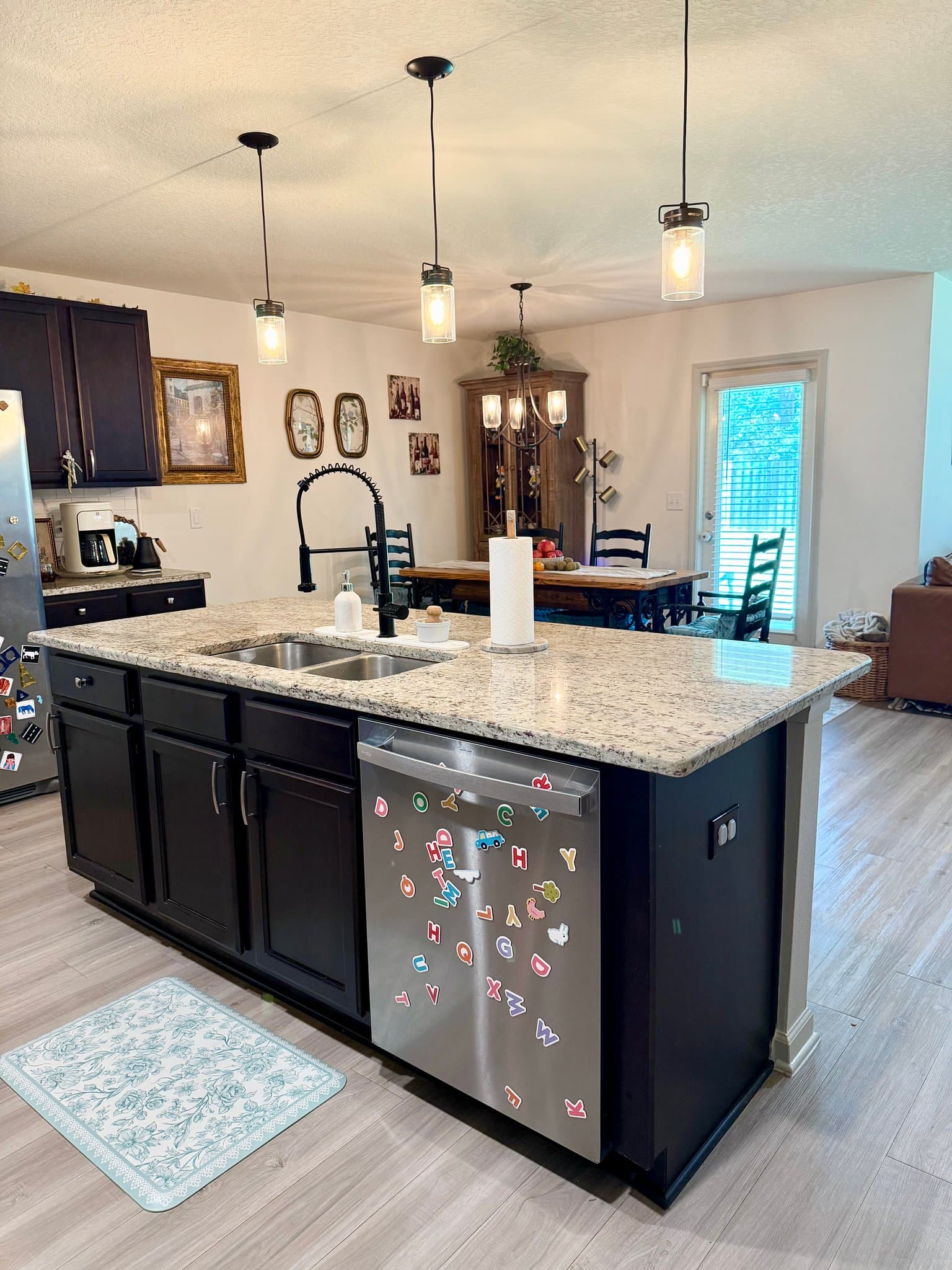 Crestview House: 350 Merlin Ct