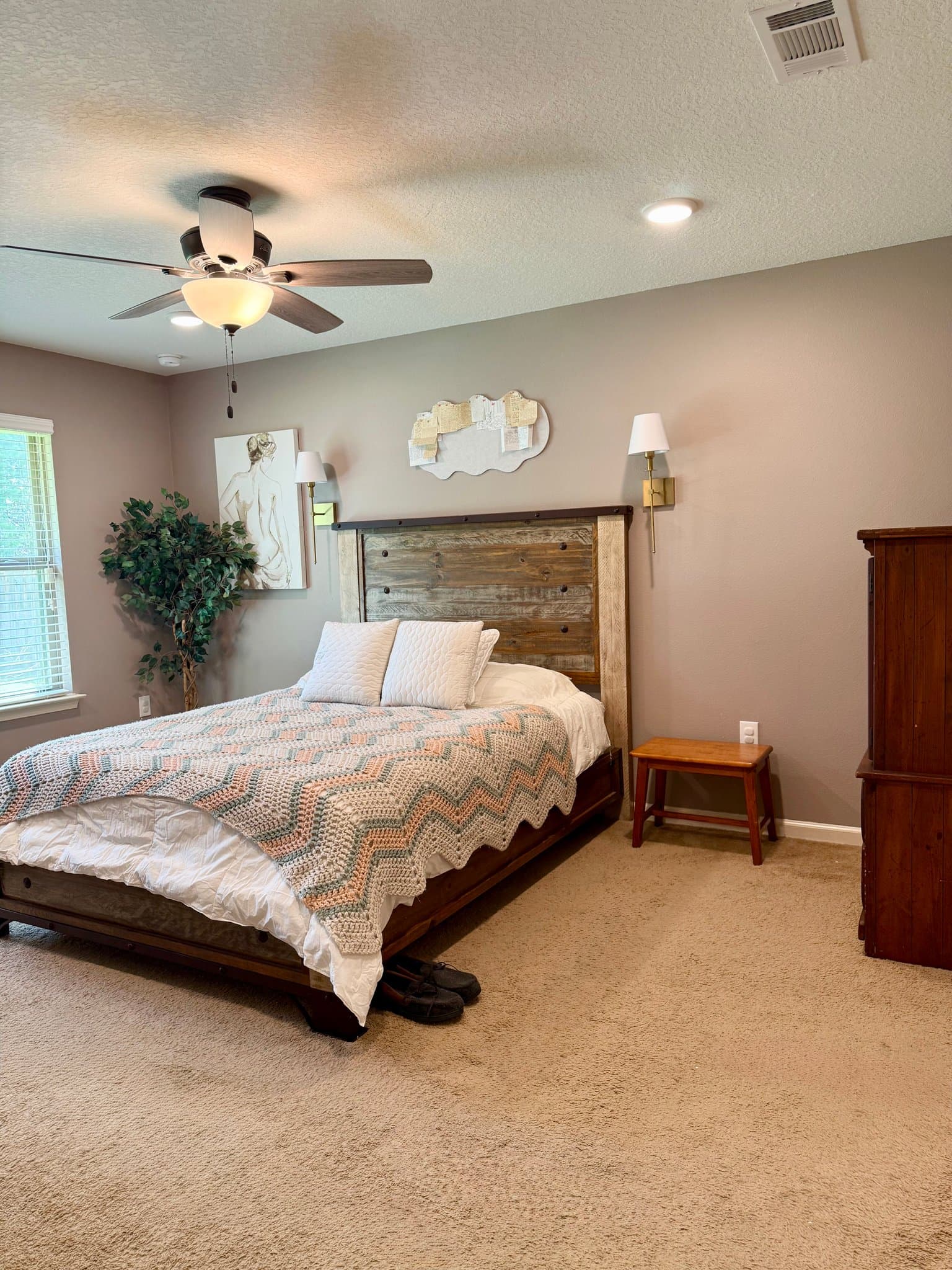 Crestview House: 350 Merlin Ct