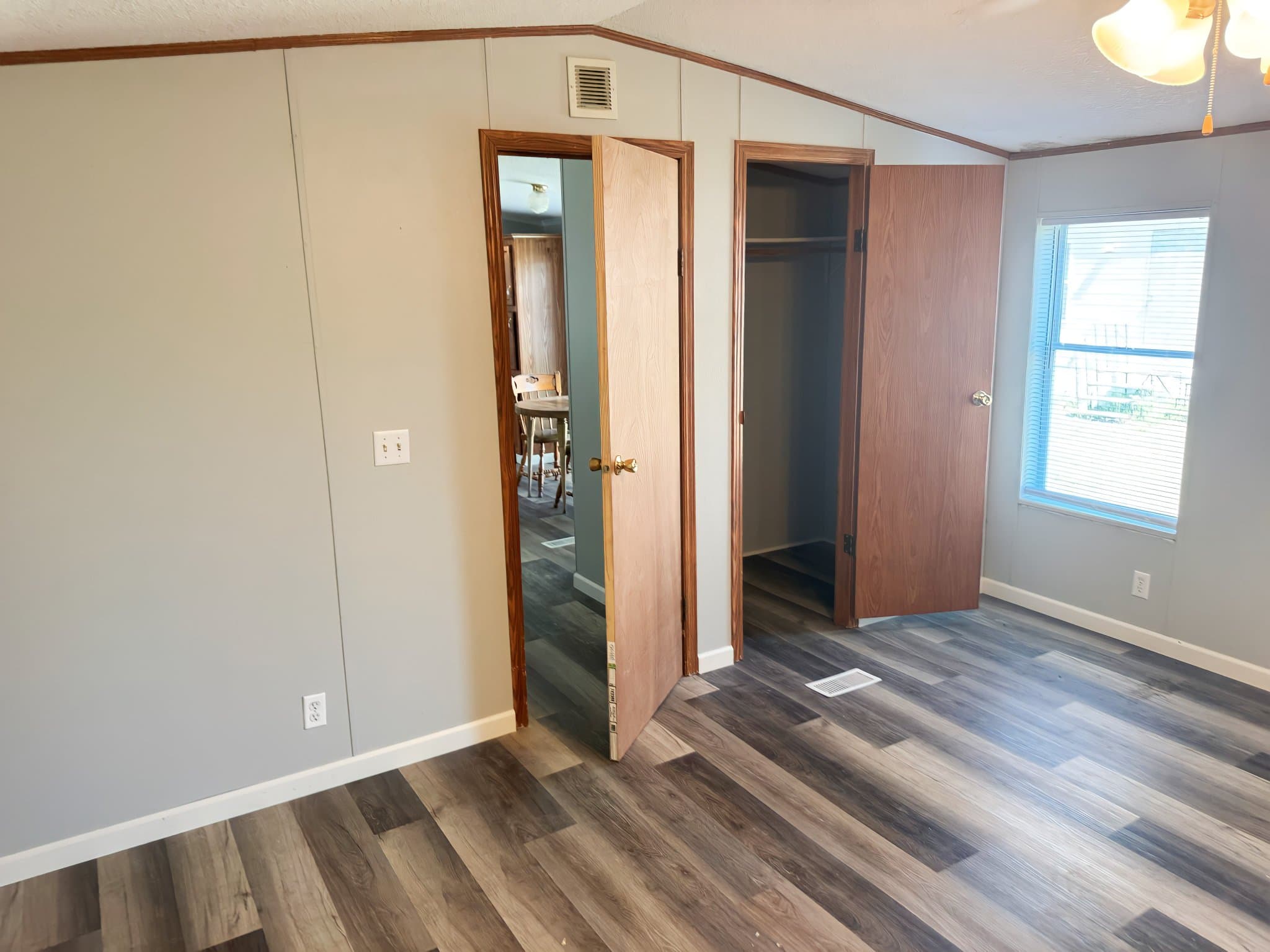 Mediapolis House: 37 Village Ct.