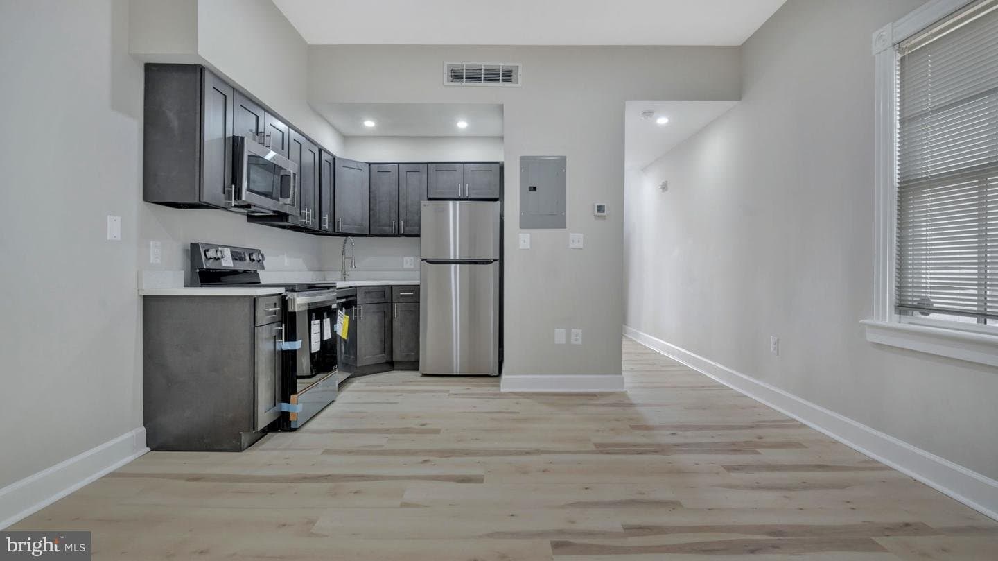 Washington Apartment: 1_8th Street, NE