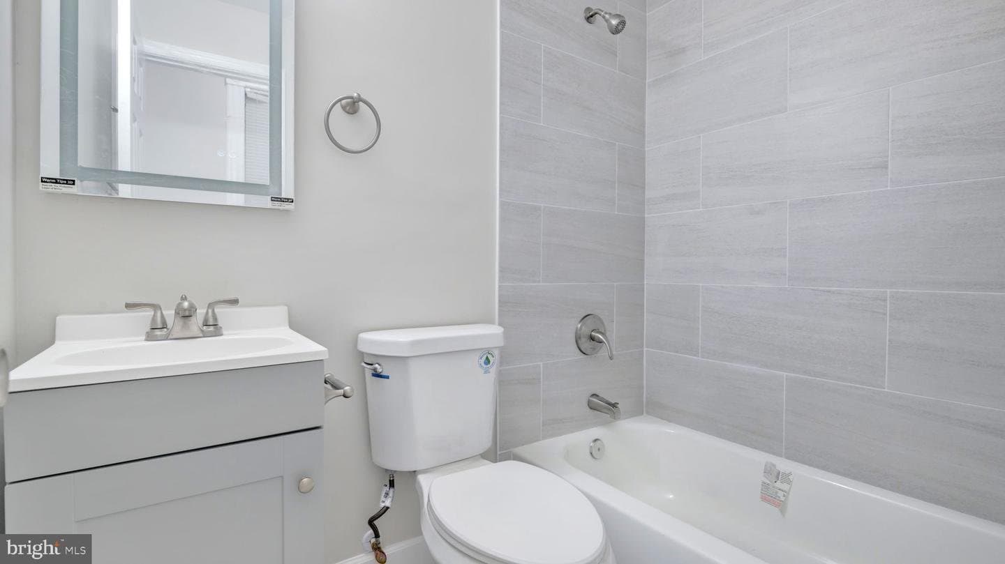 Washington Apartment: 1_8th Street, NE