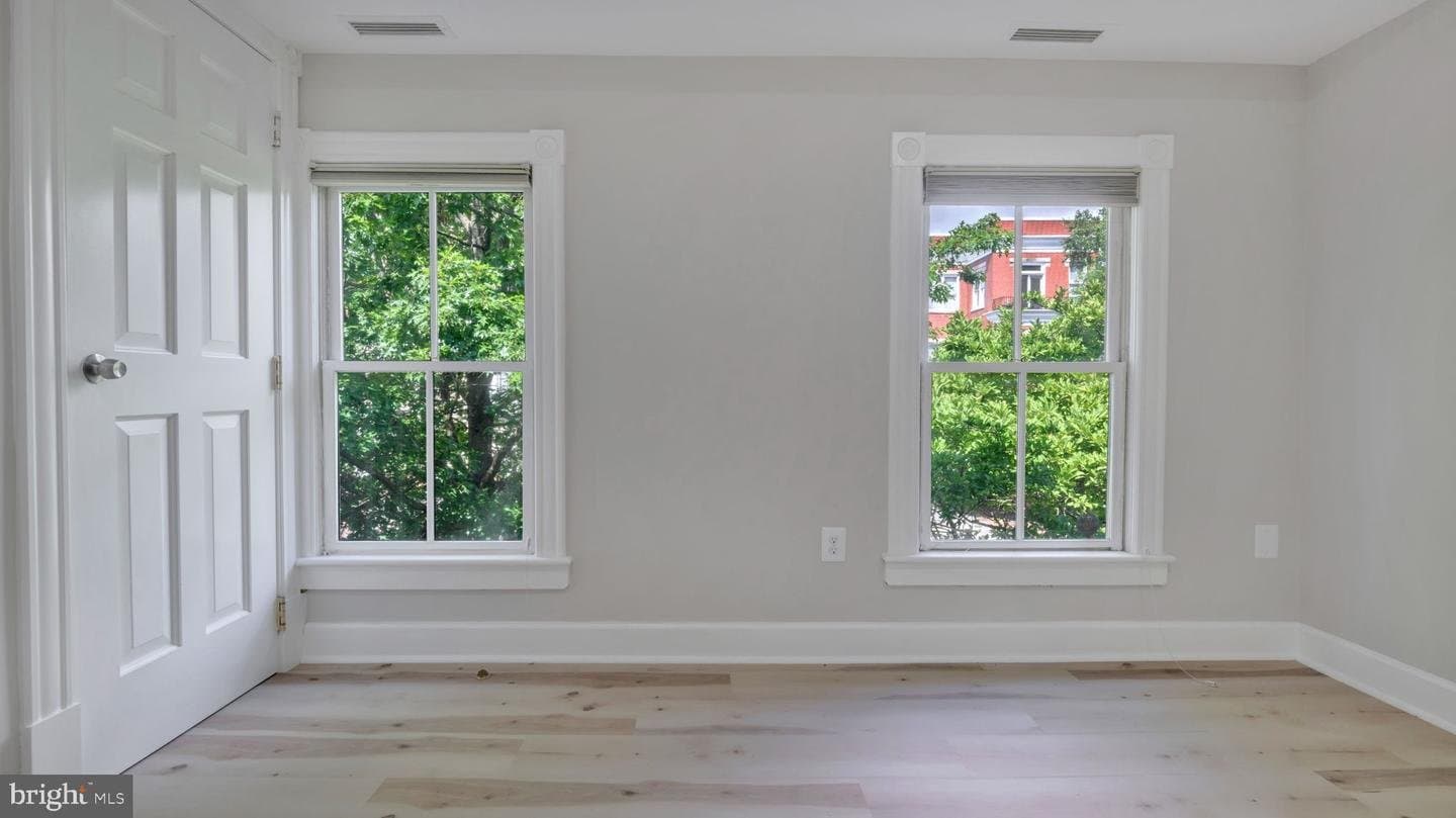 Washington Apartment: 1_8th Street, NE