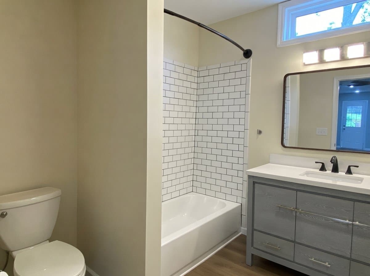 Johnson City House: 904 Earnest St