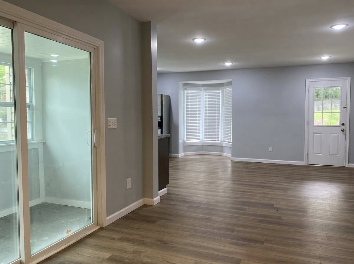 Johnson City House: 904 Earnest St