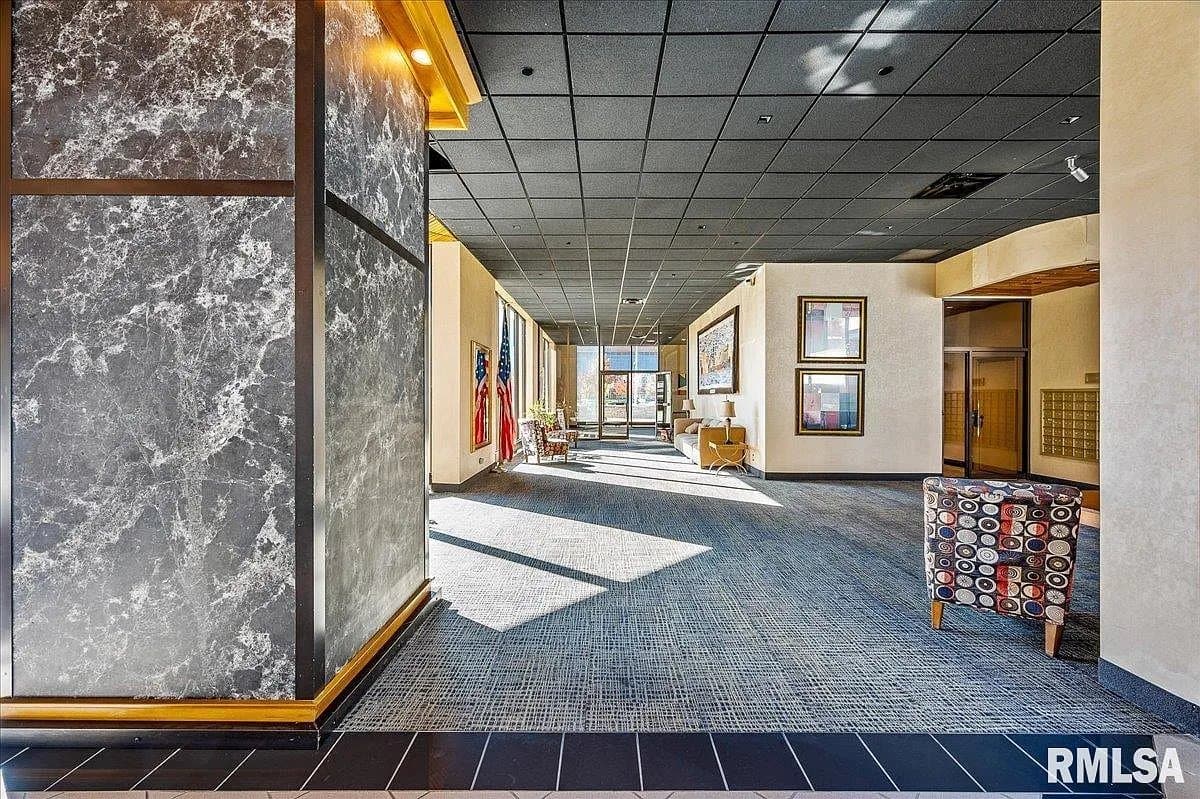 Peoria Condo: 123 SE Jefferson St