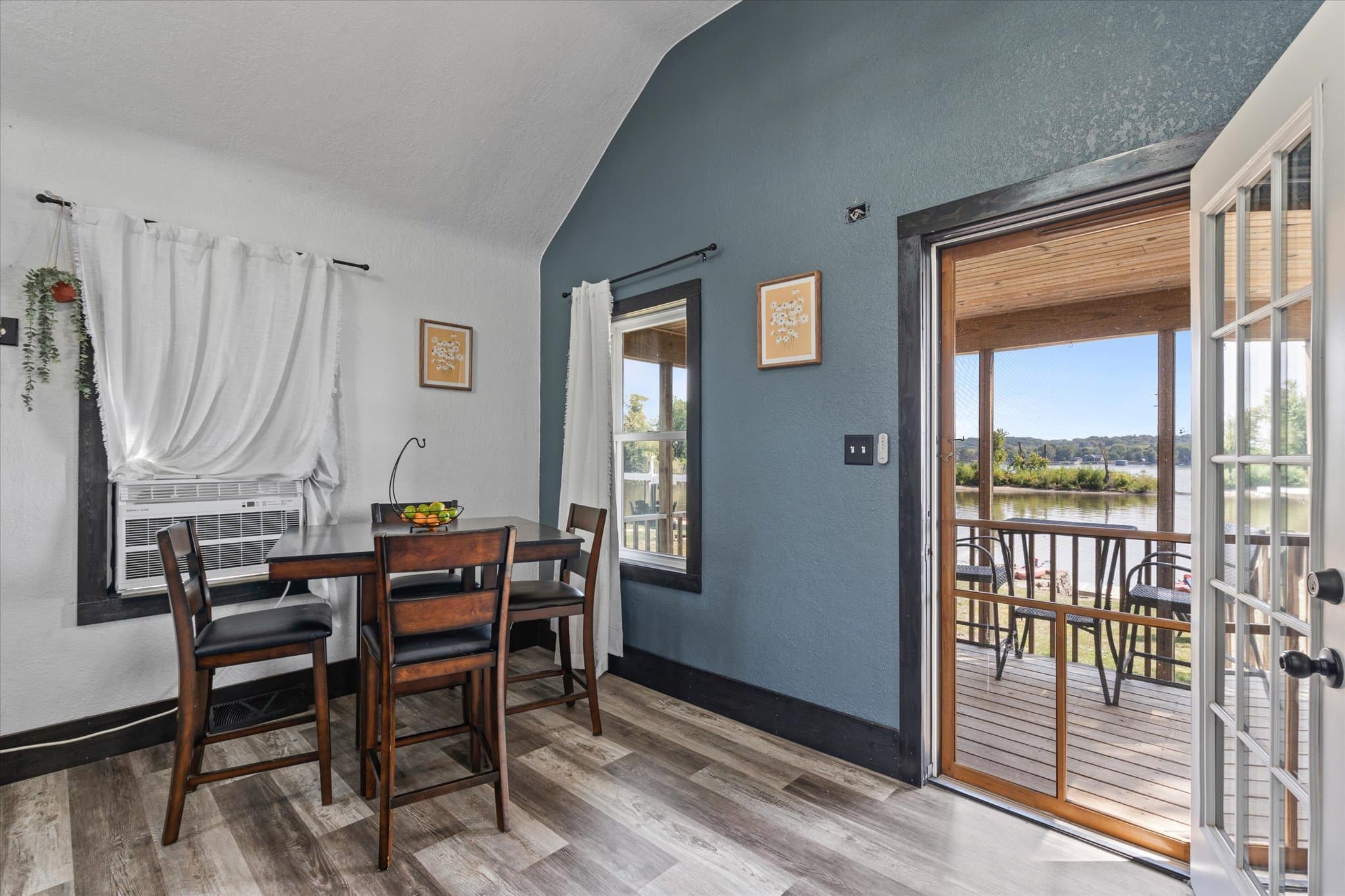 Pleasant Valley House: 17431 246th Ave
