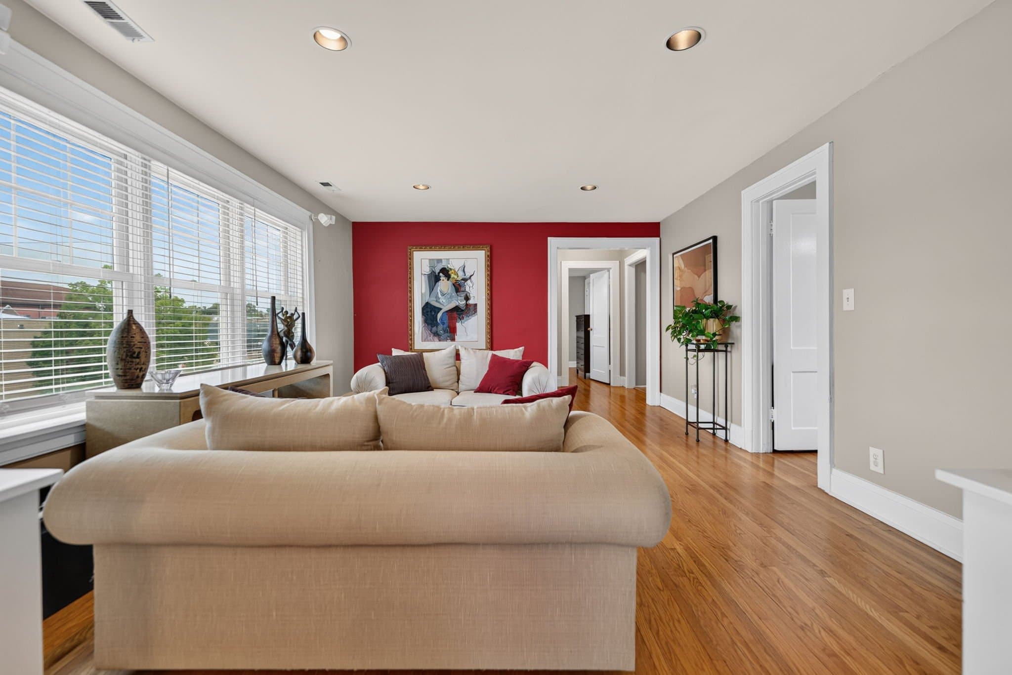 Crystal Lake Apartment: 51 N Williams St