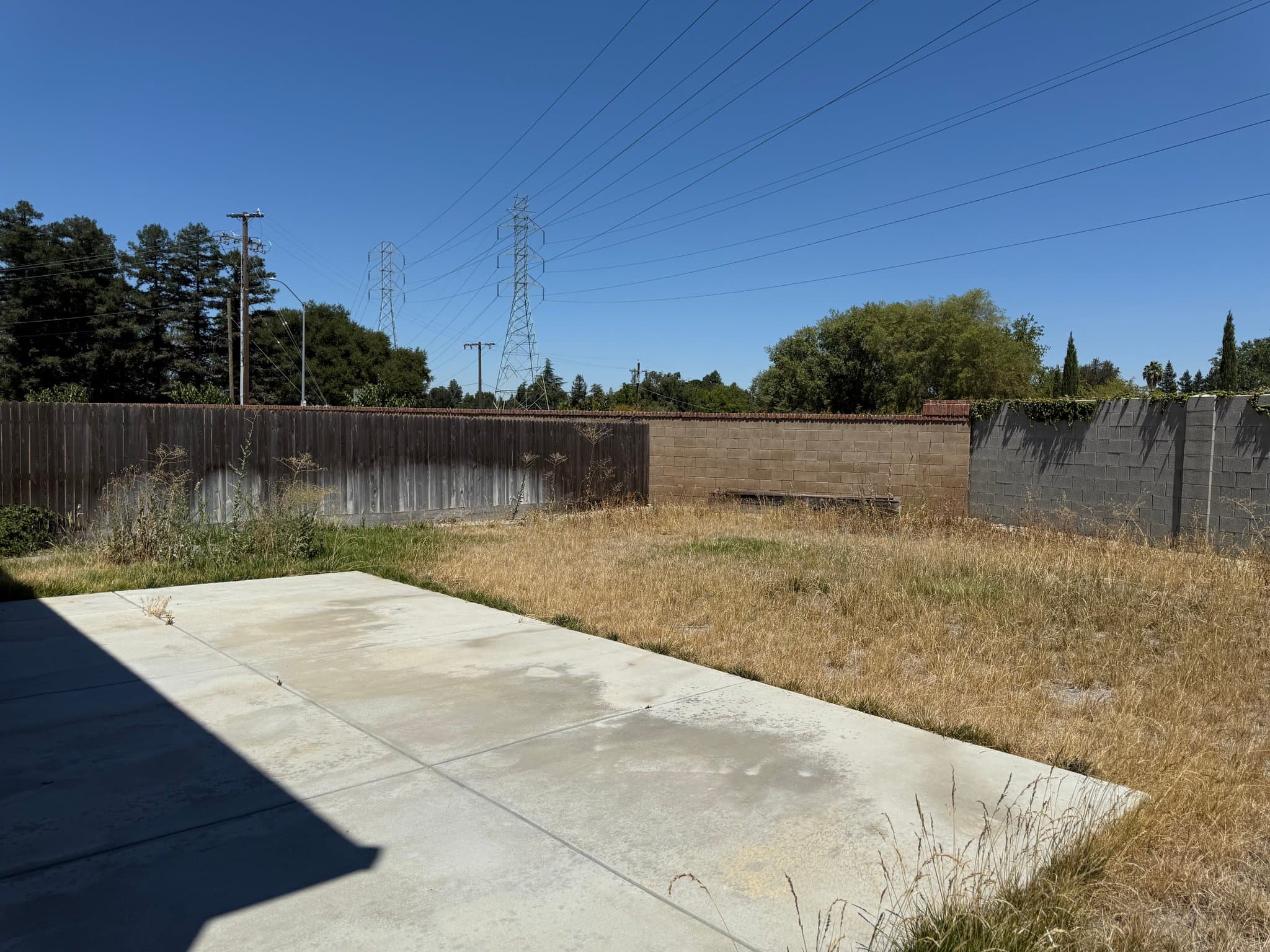 Merced House: 2415 Explorador Dr