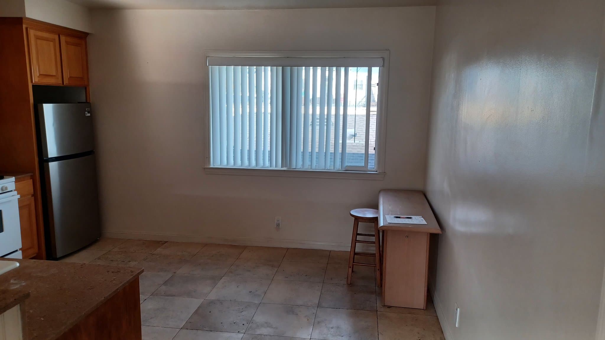 Hawthorne Apartment: 4382 W 130th St