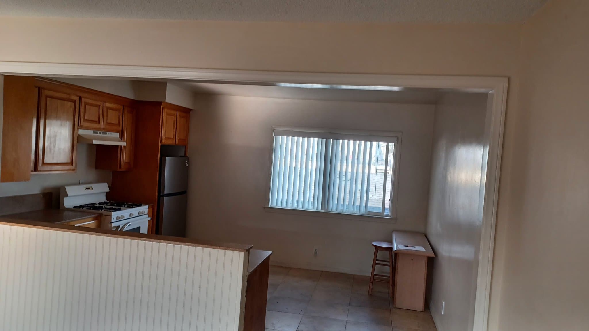 Hawthorne Apartment: 4382 W 130th St