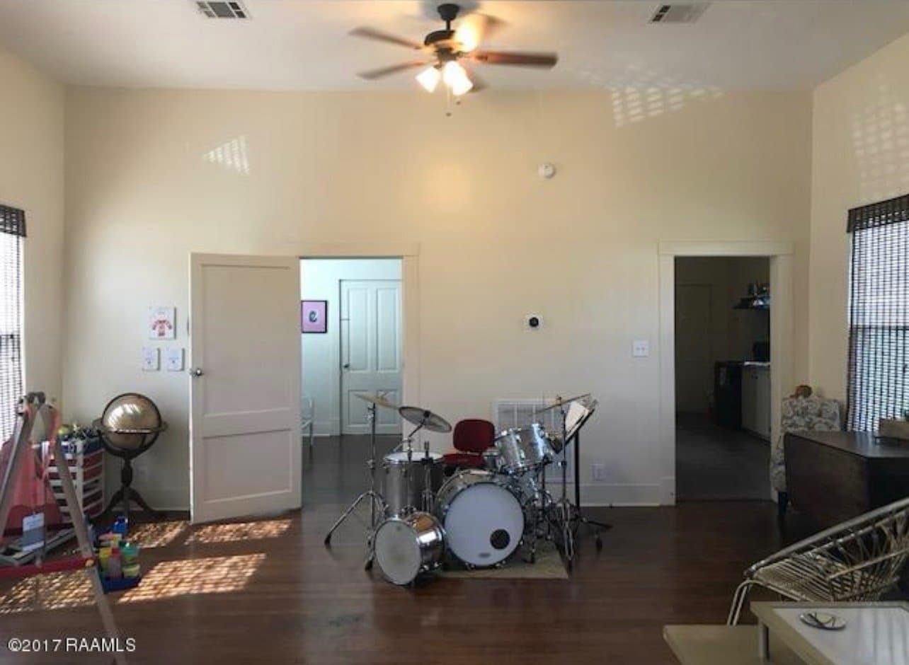 Lafayette House: 200 E Cypress St