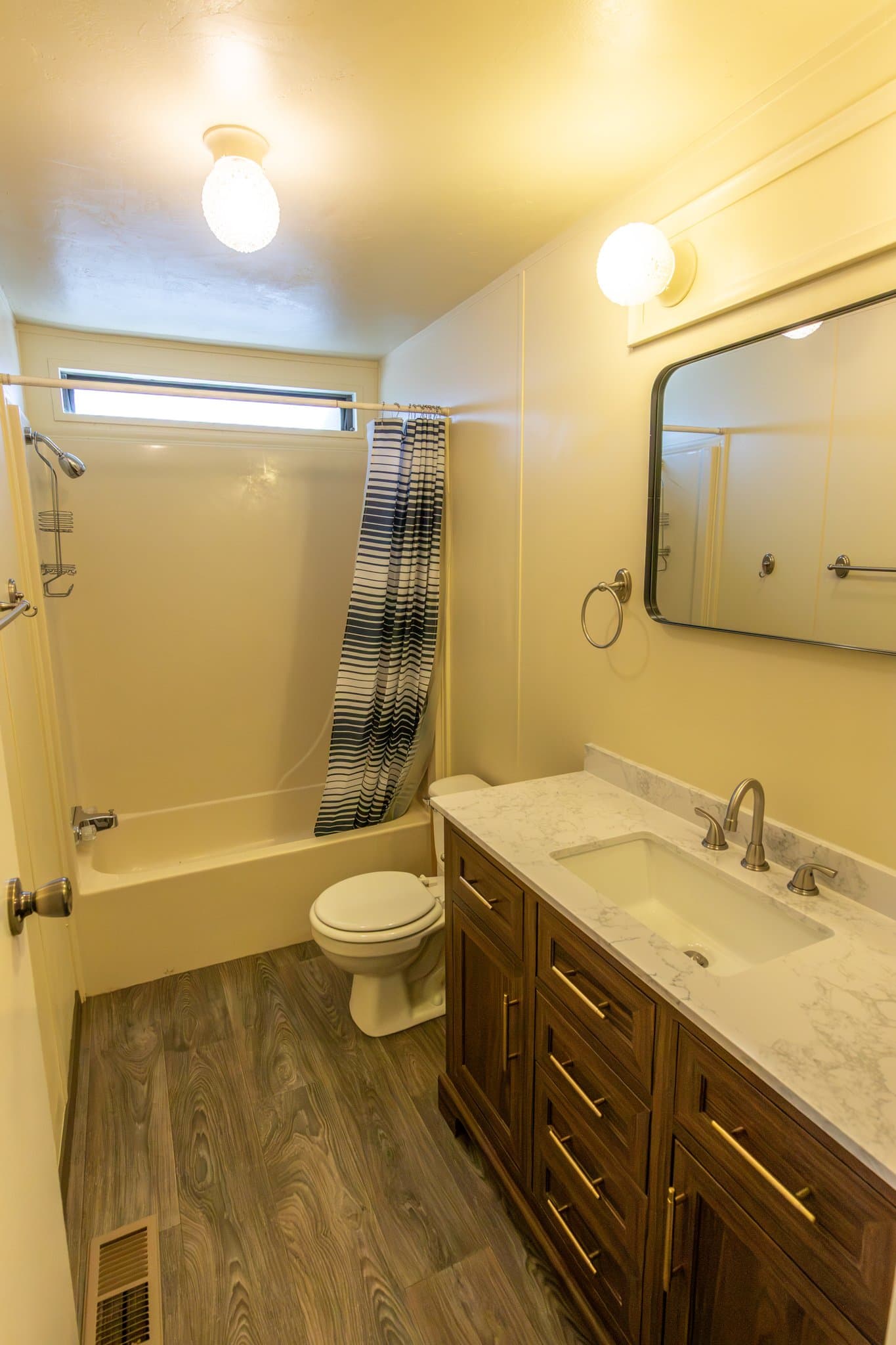 Mammoth Lakes Single Room: 100 Ski Trails Road