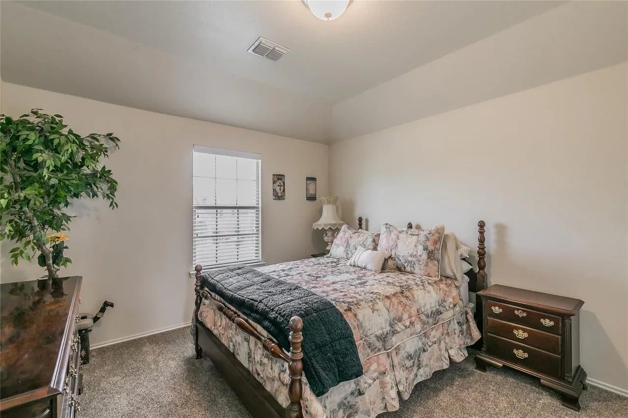 Melissa House: 3006 Pinecrest Dr