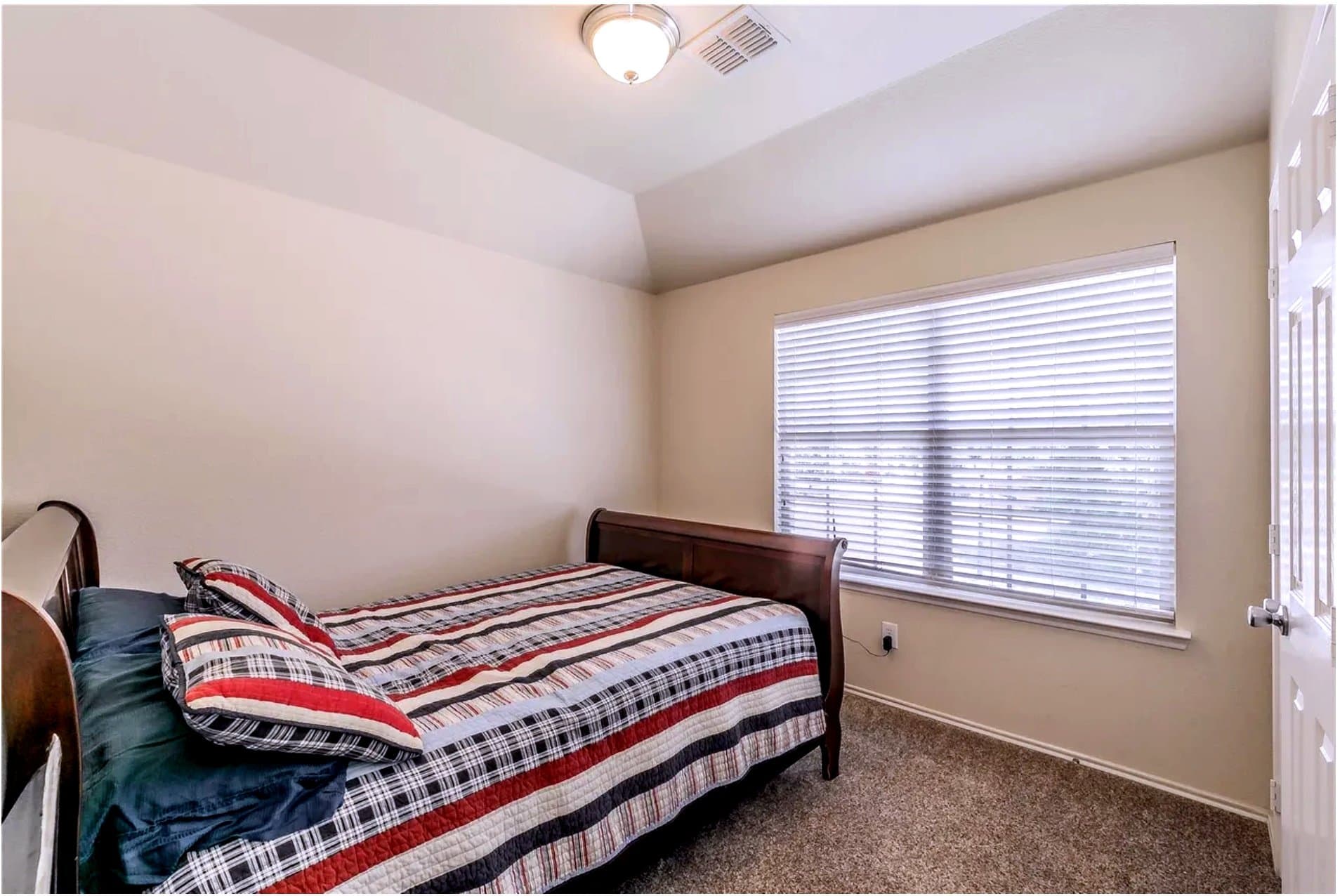 Melissa House: 3006 Pinecrest Dr