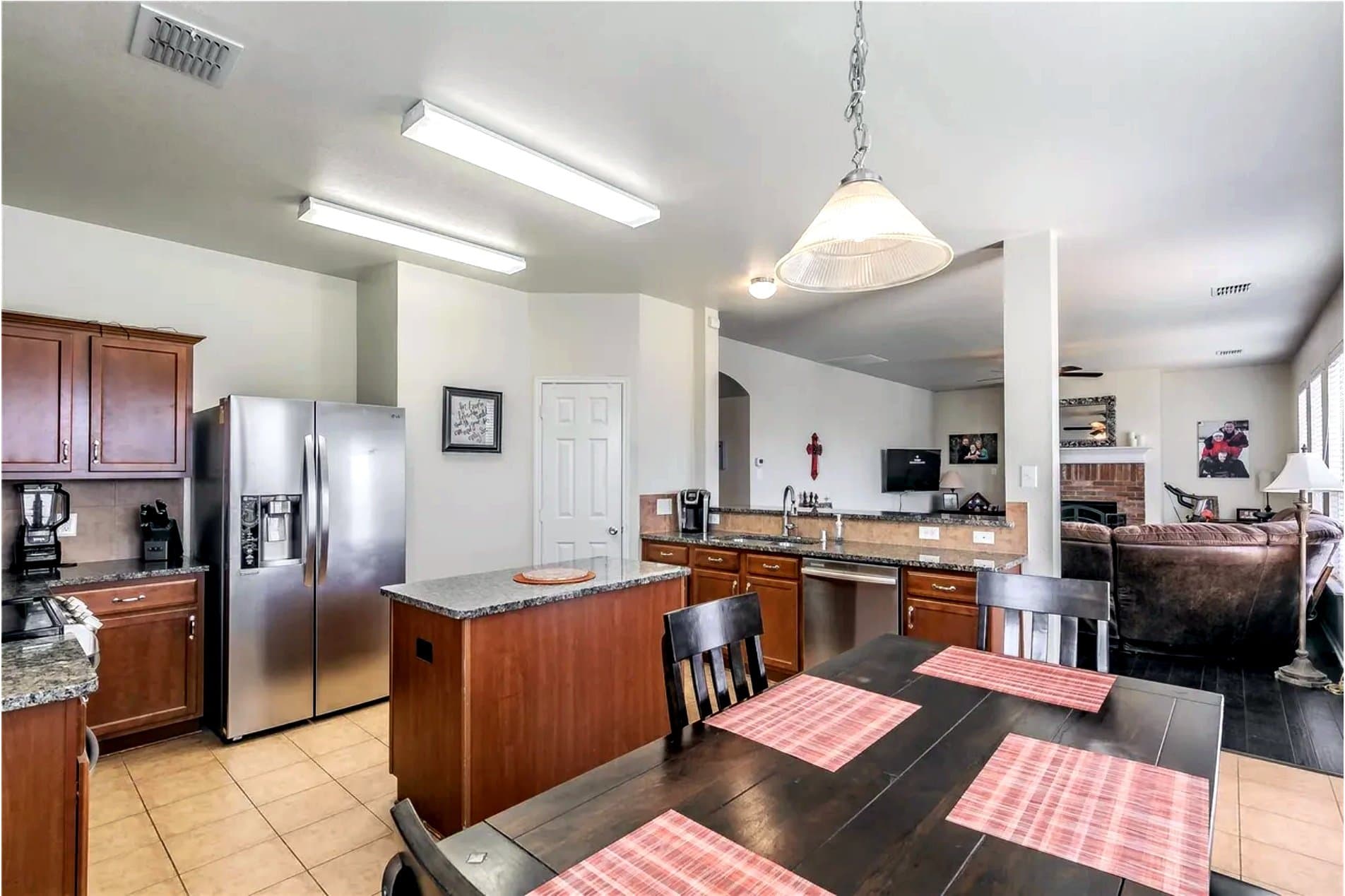 Melissa House: 3006 Pinecrest Dr