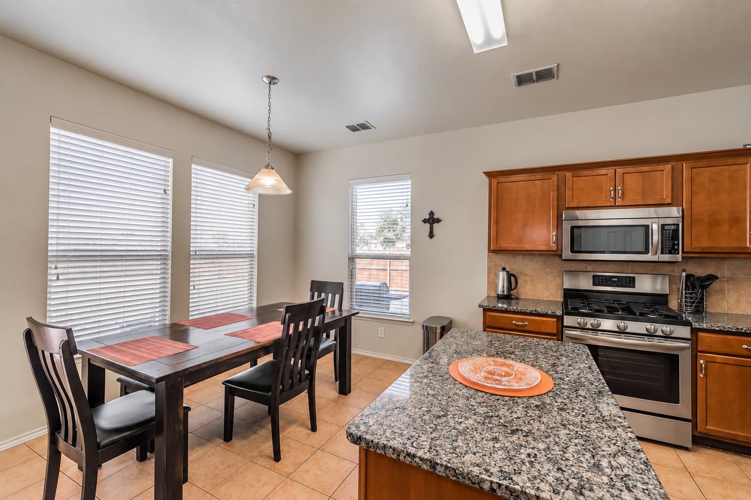 Melissa House: 3006 Pinecrest Dr