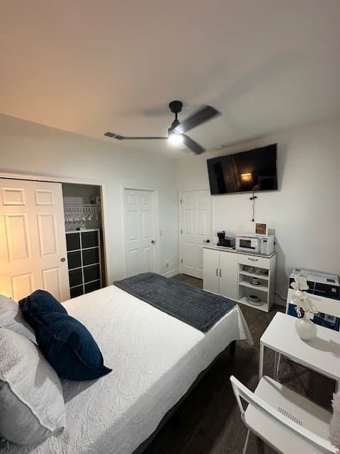 Orlando Single Room: 5095 Blue Flag Street