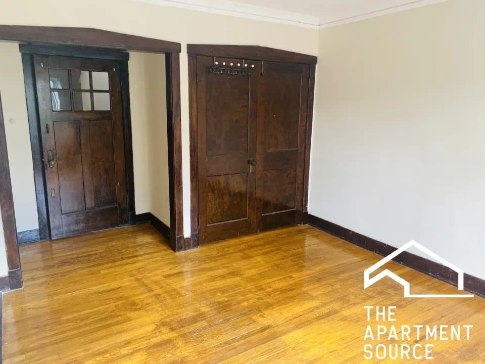 Riverside Apartment: 104 Lincoln Avenue #2W Riverside, IL 60546