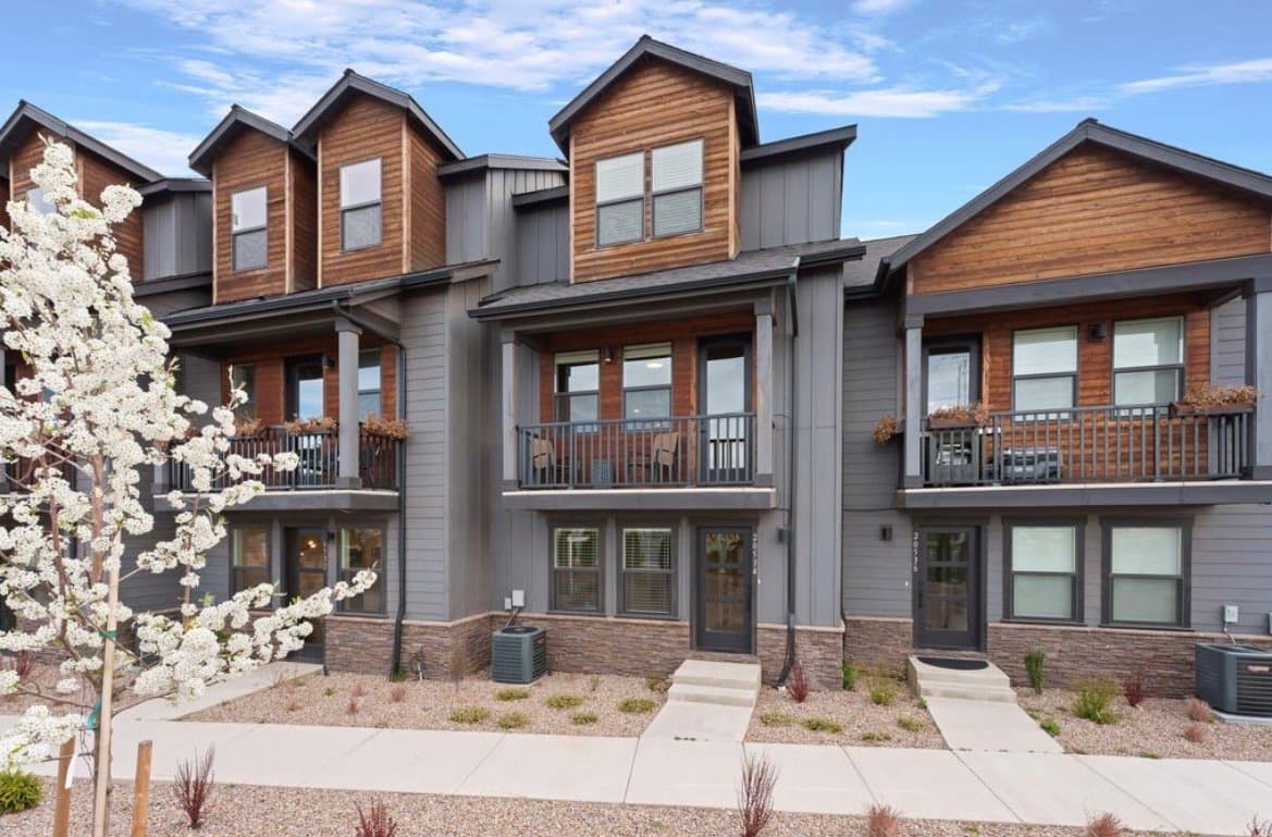 Bend Townhome: 20534 Empire Ave