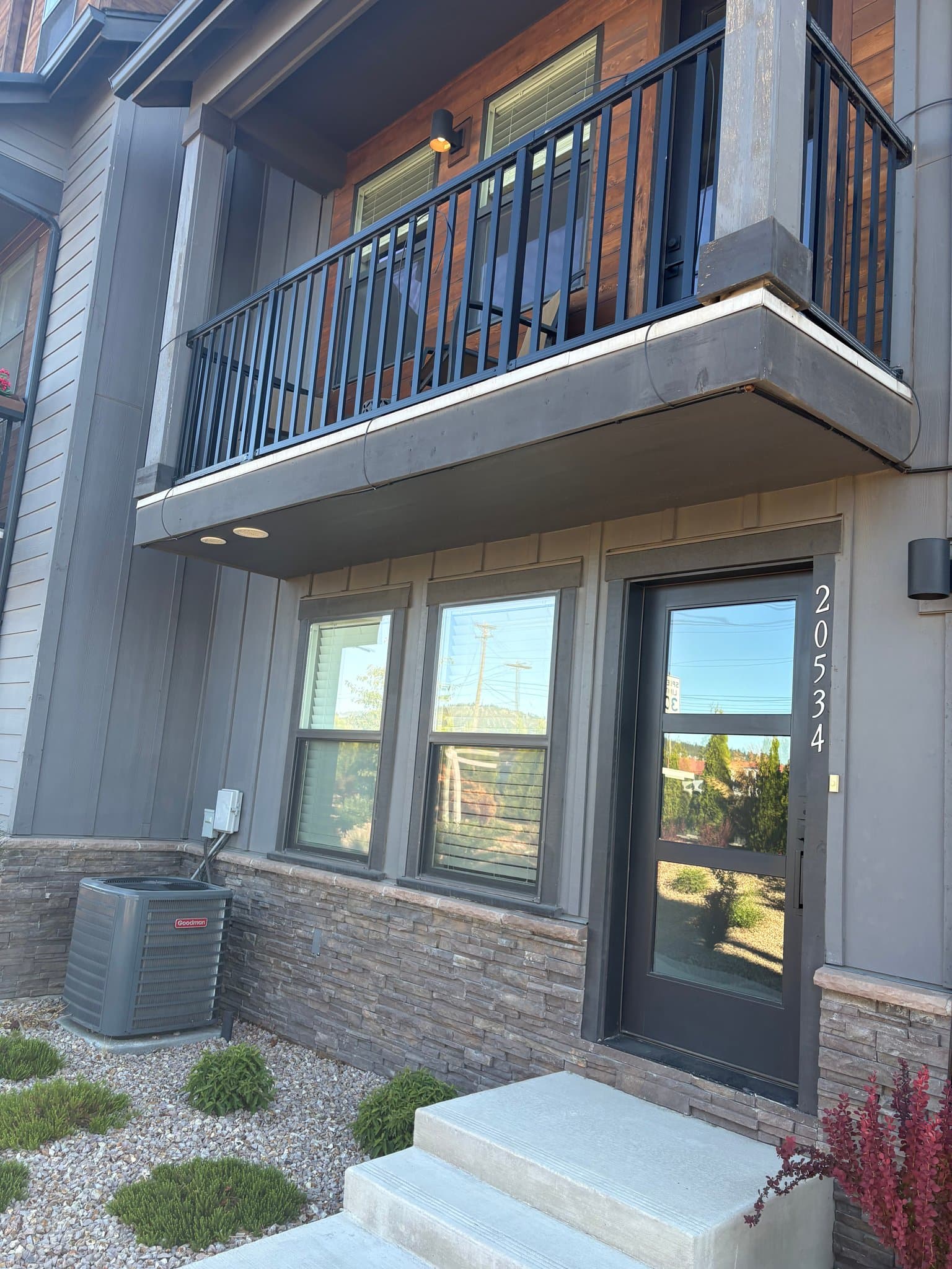 Bend Townhome: 20534 Empire Ave