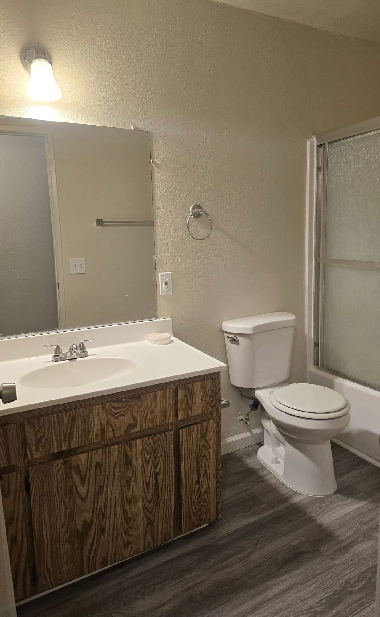Riverside Apartment: 5906 Challen Ave