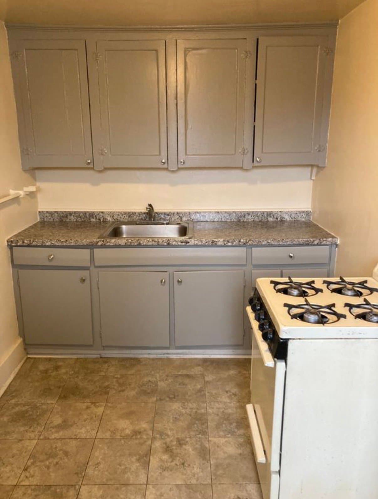 Rochester Apartment: 327 West Avenue