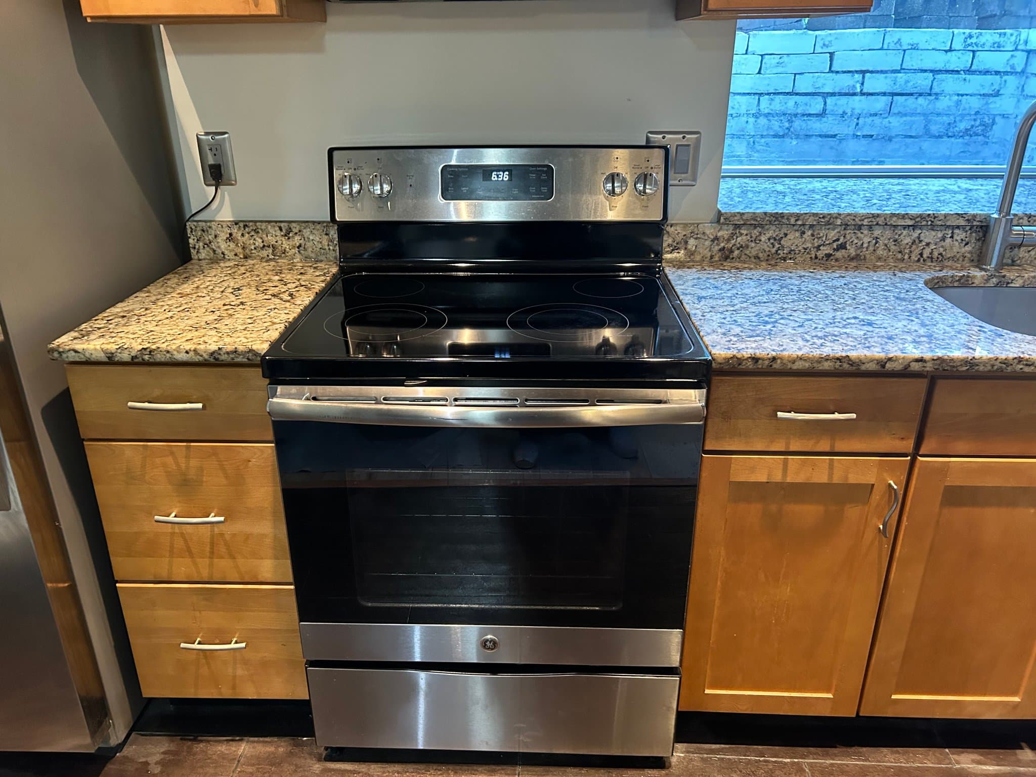 Washington Apartment: 18 R St NE