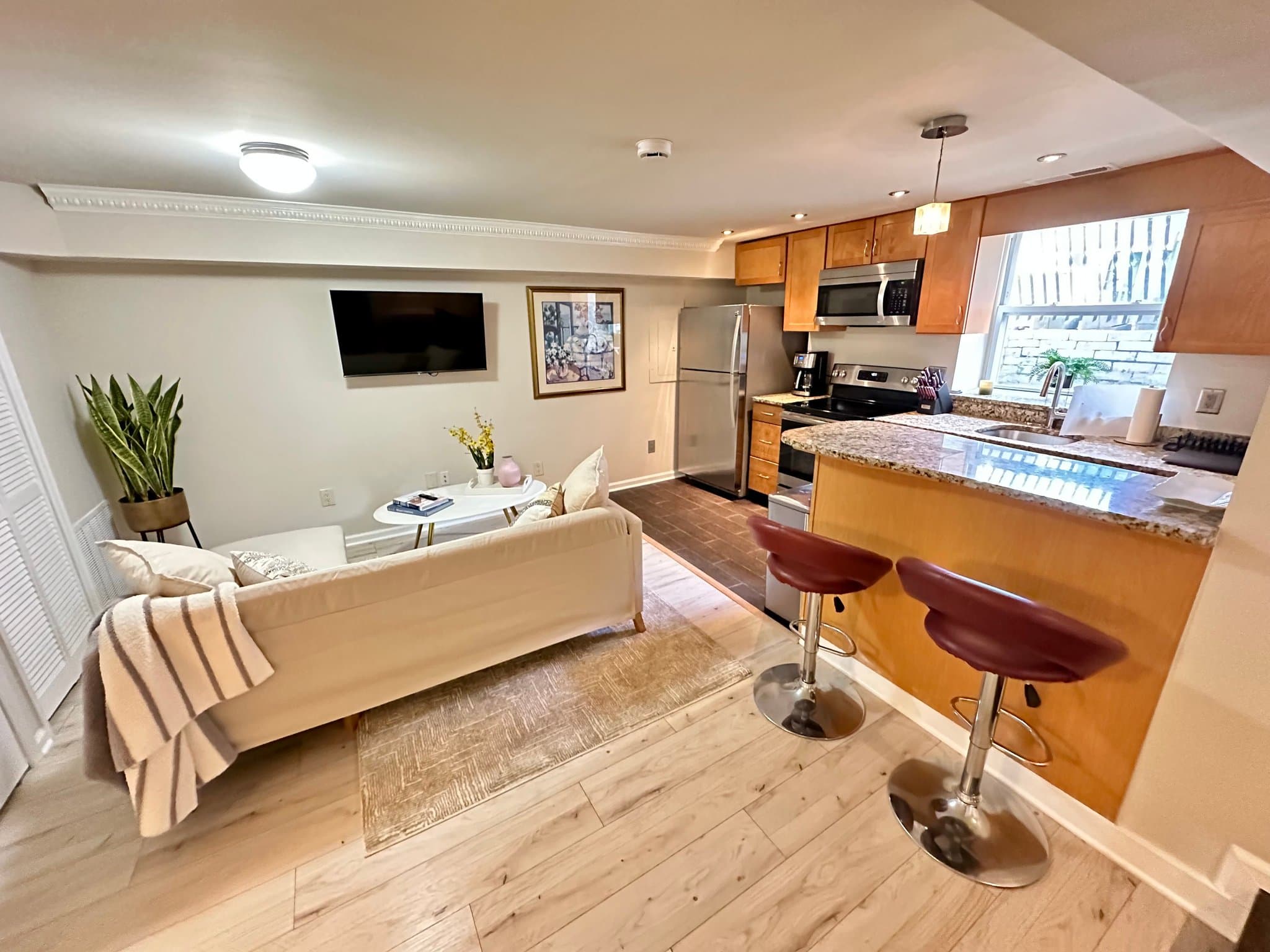 Washington Apartment: 18 R St NE