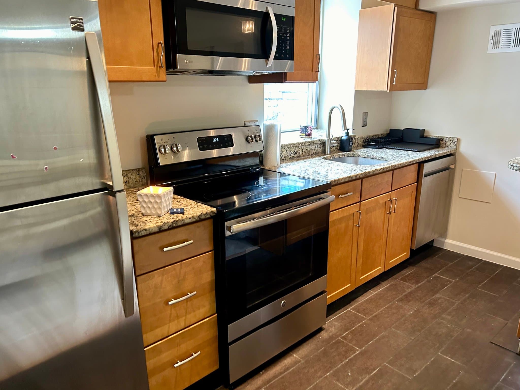 Washington Apartment: 18 R St NE