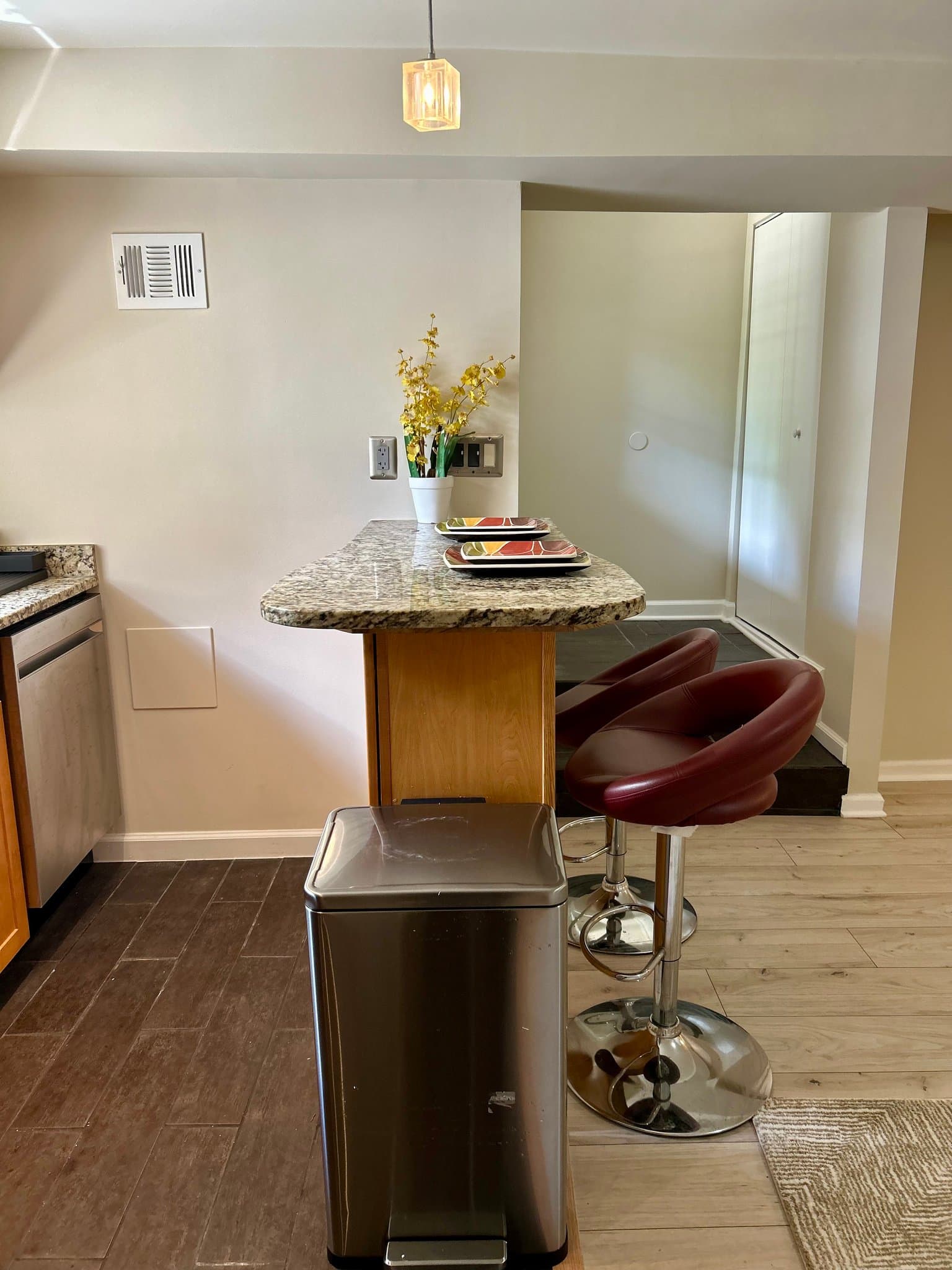 Washington Apartment: 18 R St NE