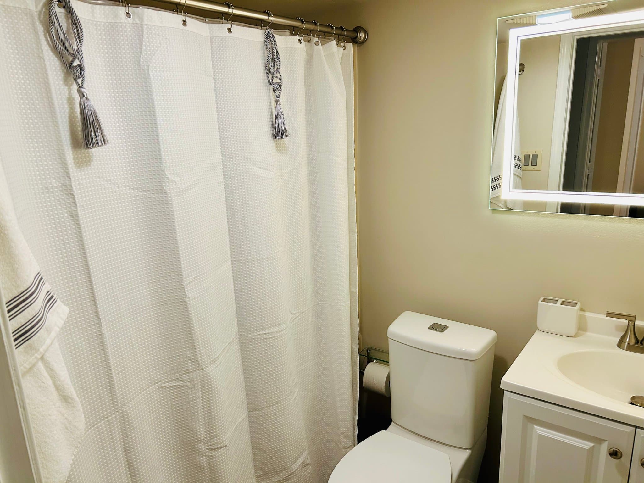 Washington Apartment: 18 R St NE