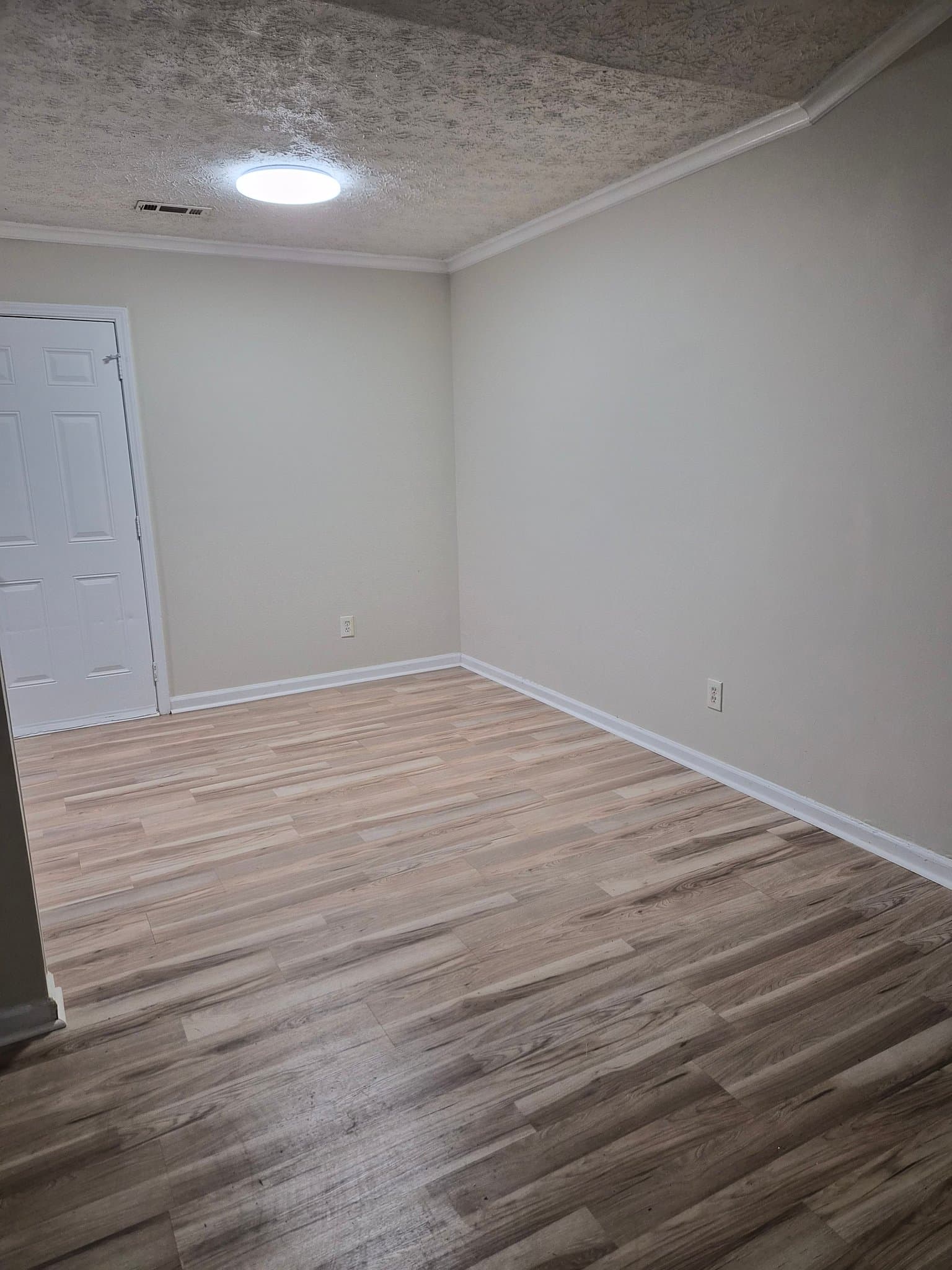 Newnan House: 23 Potomac Trl