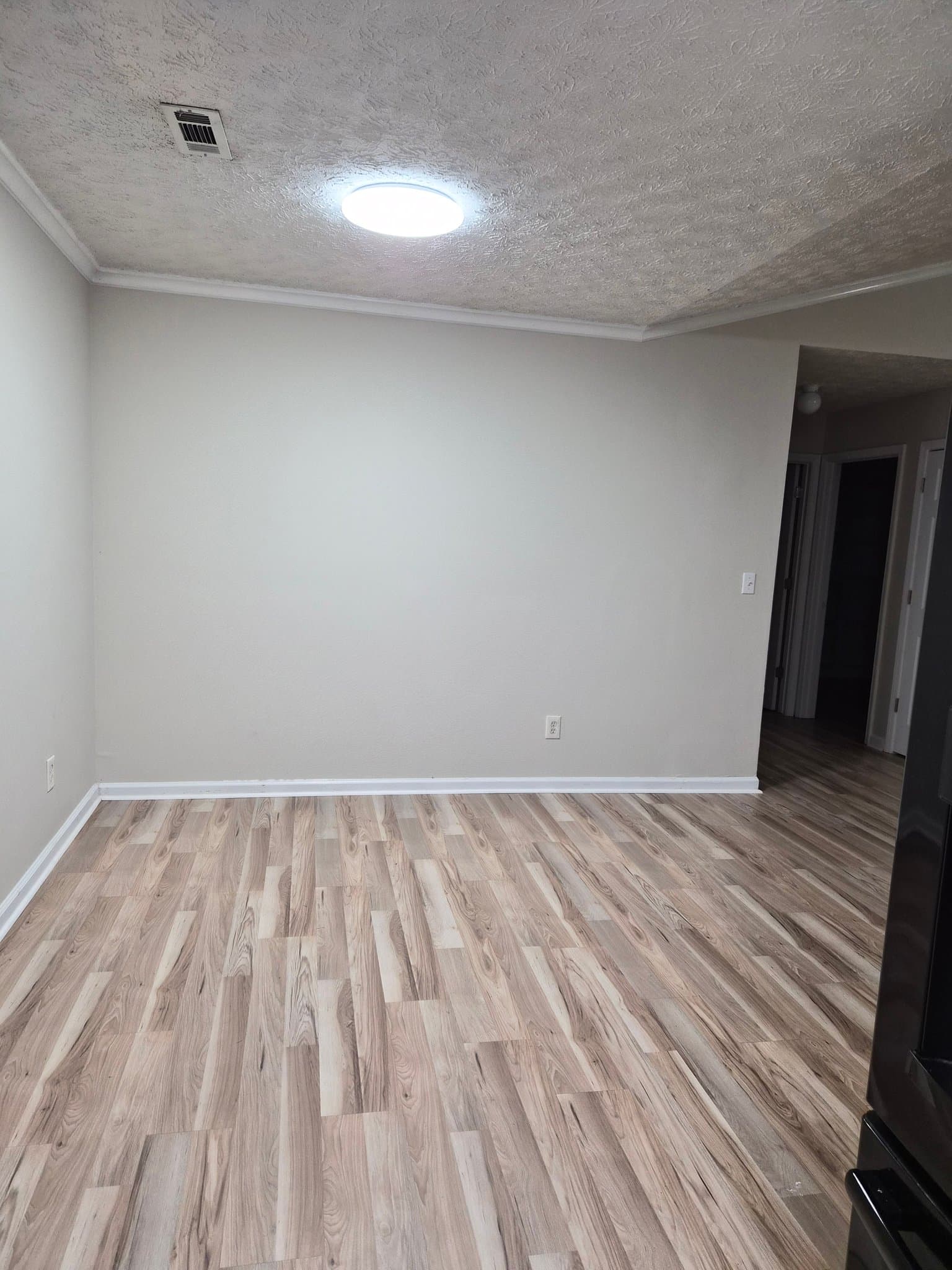 Newnan House: 23 Potomac Trl