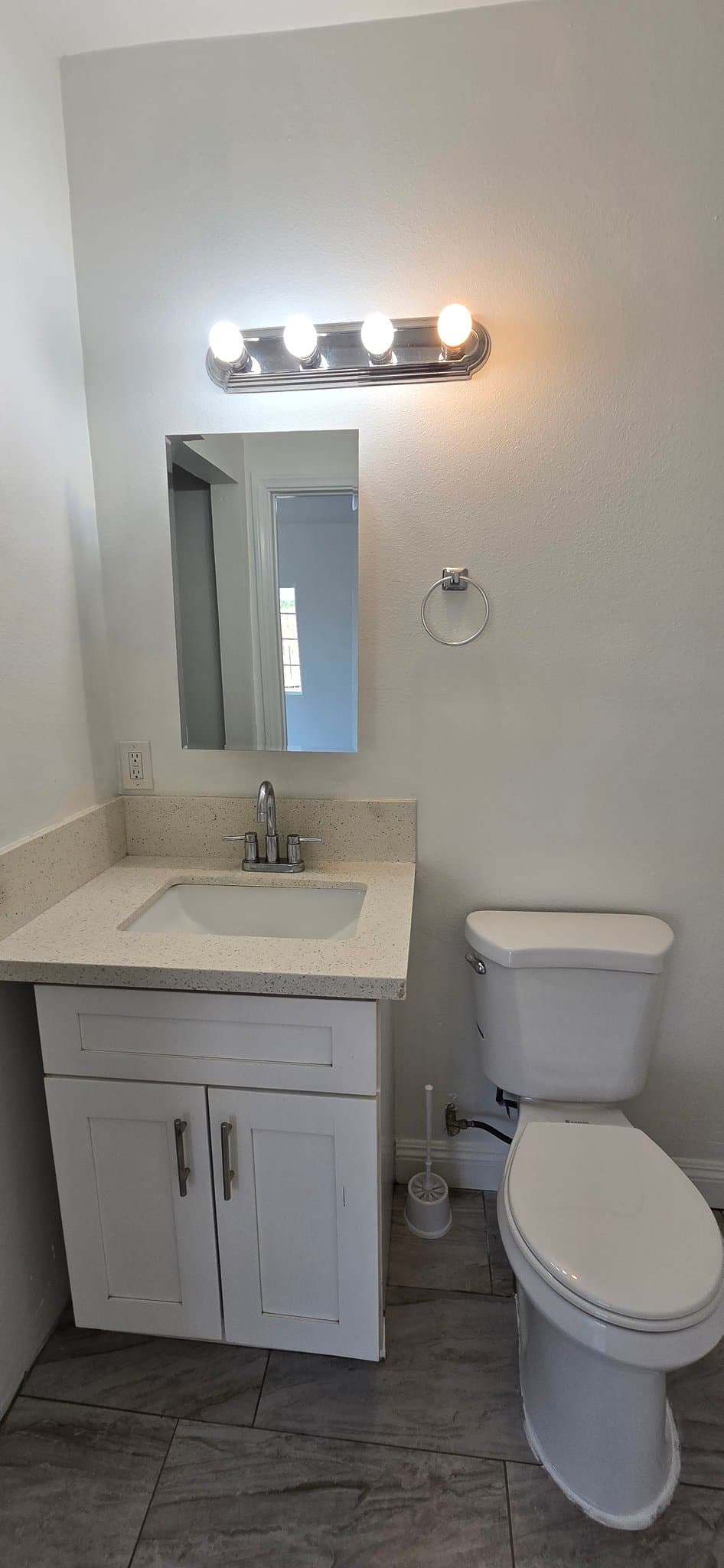 San Bernardino House: 2373 N Alameda Ave