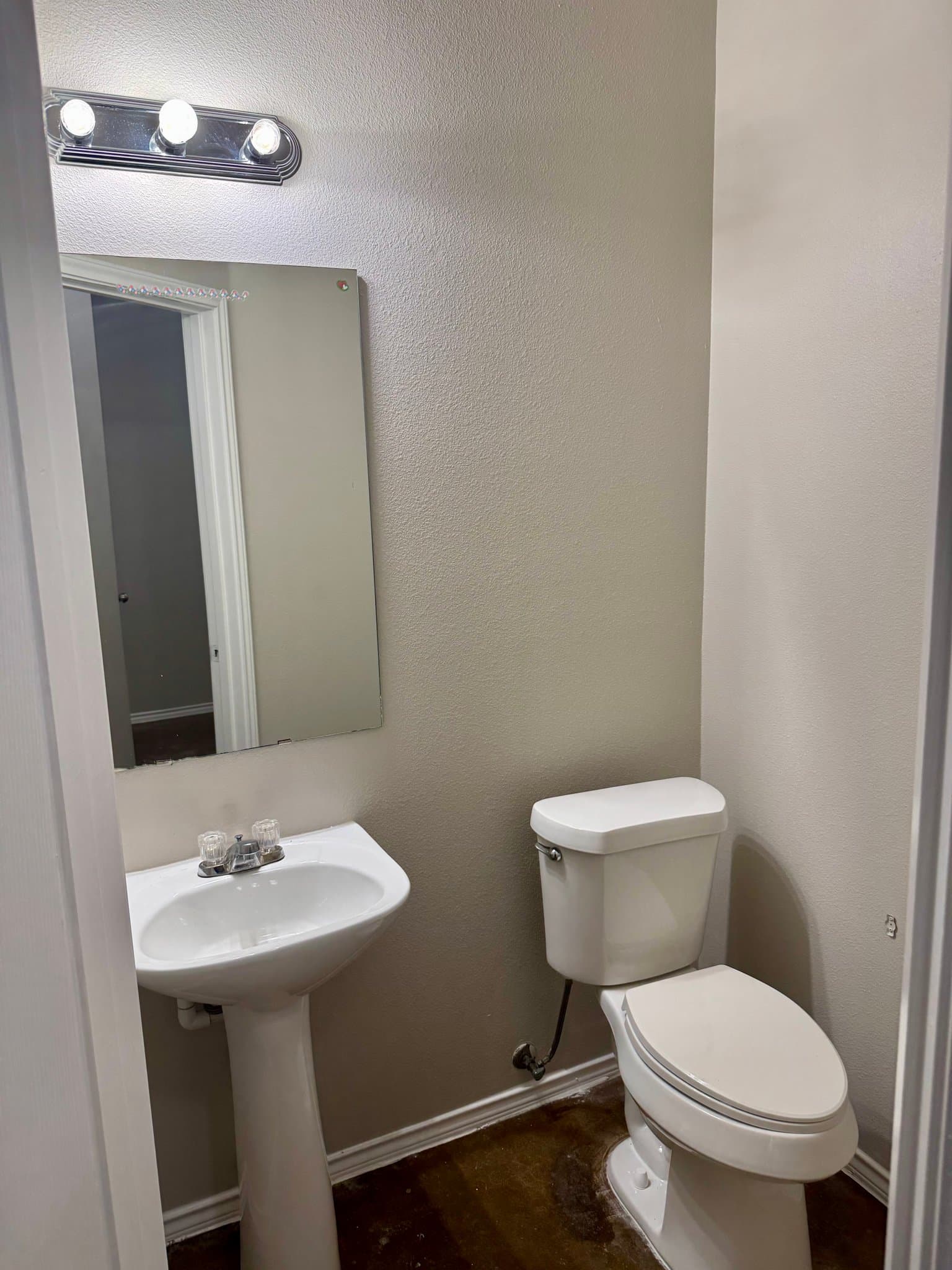 Universal City Multiplex: 10706 Mathom Lndg