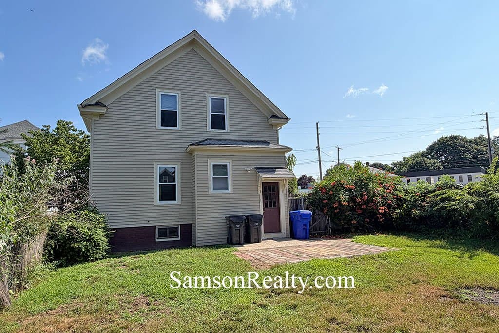 Pawtucket House: 164 Morris