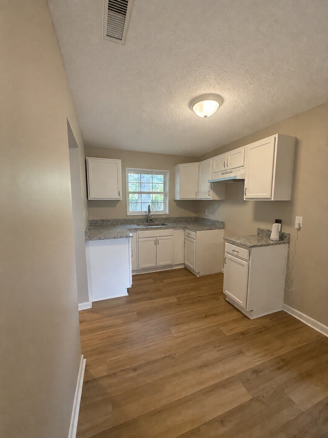 Midfield House: 1117 Carol Cir