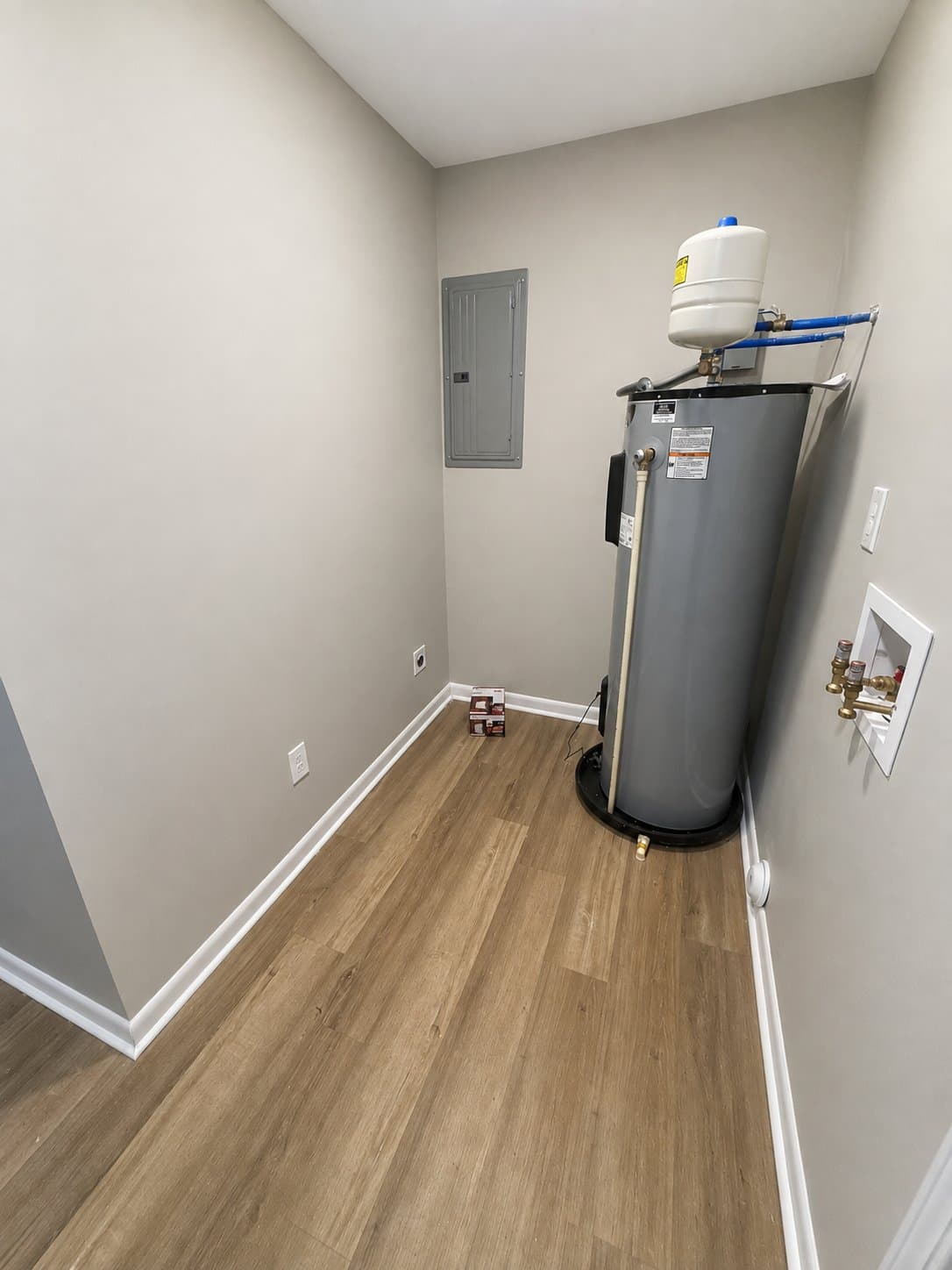 Midfield House: 1117 Carol Cir