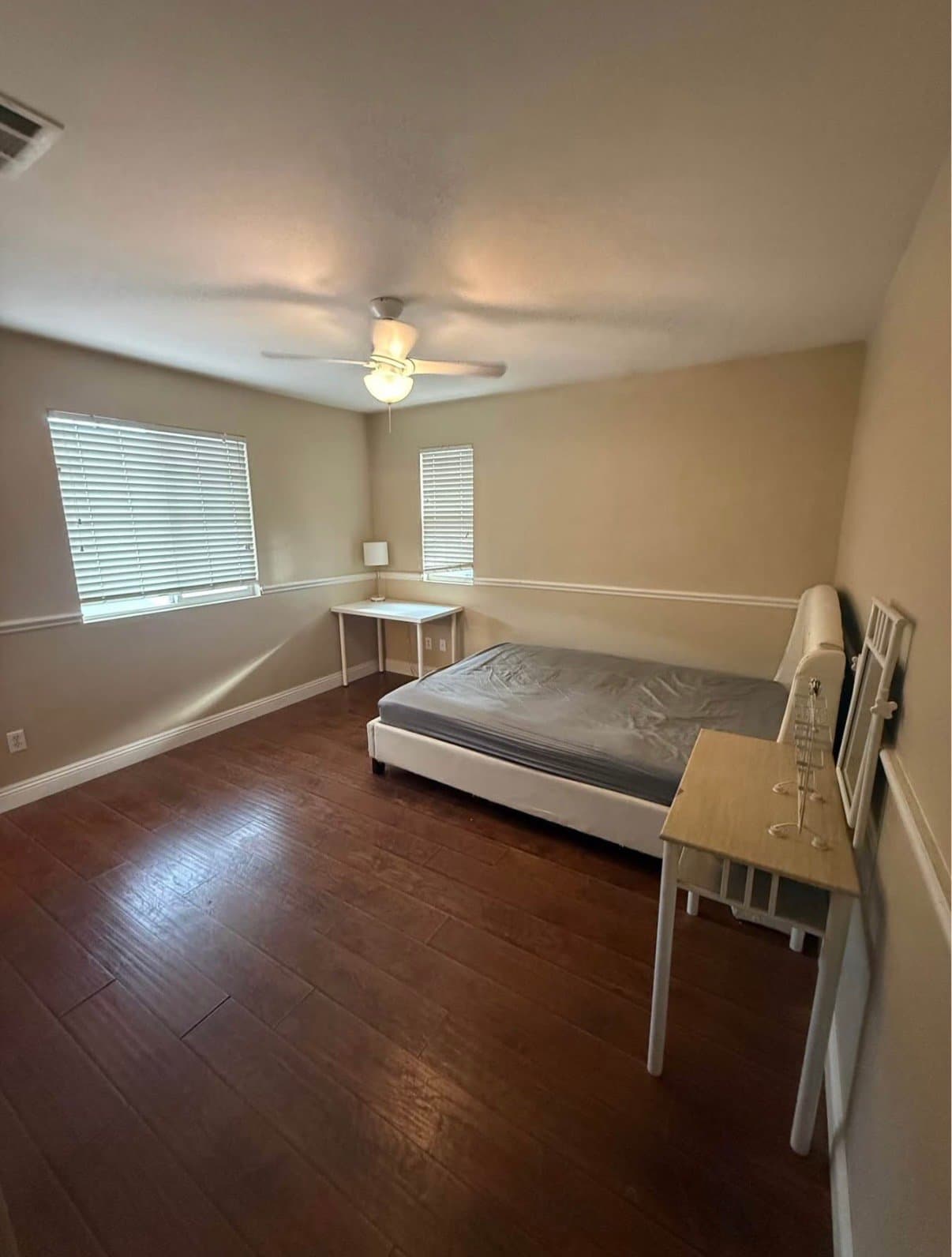 jurupoa valley Single Room: 4790 preston st