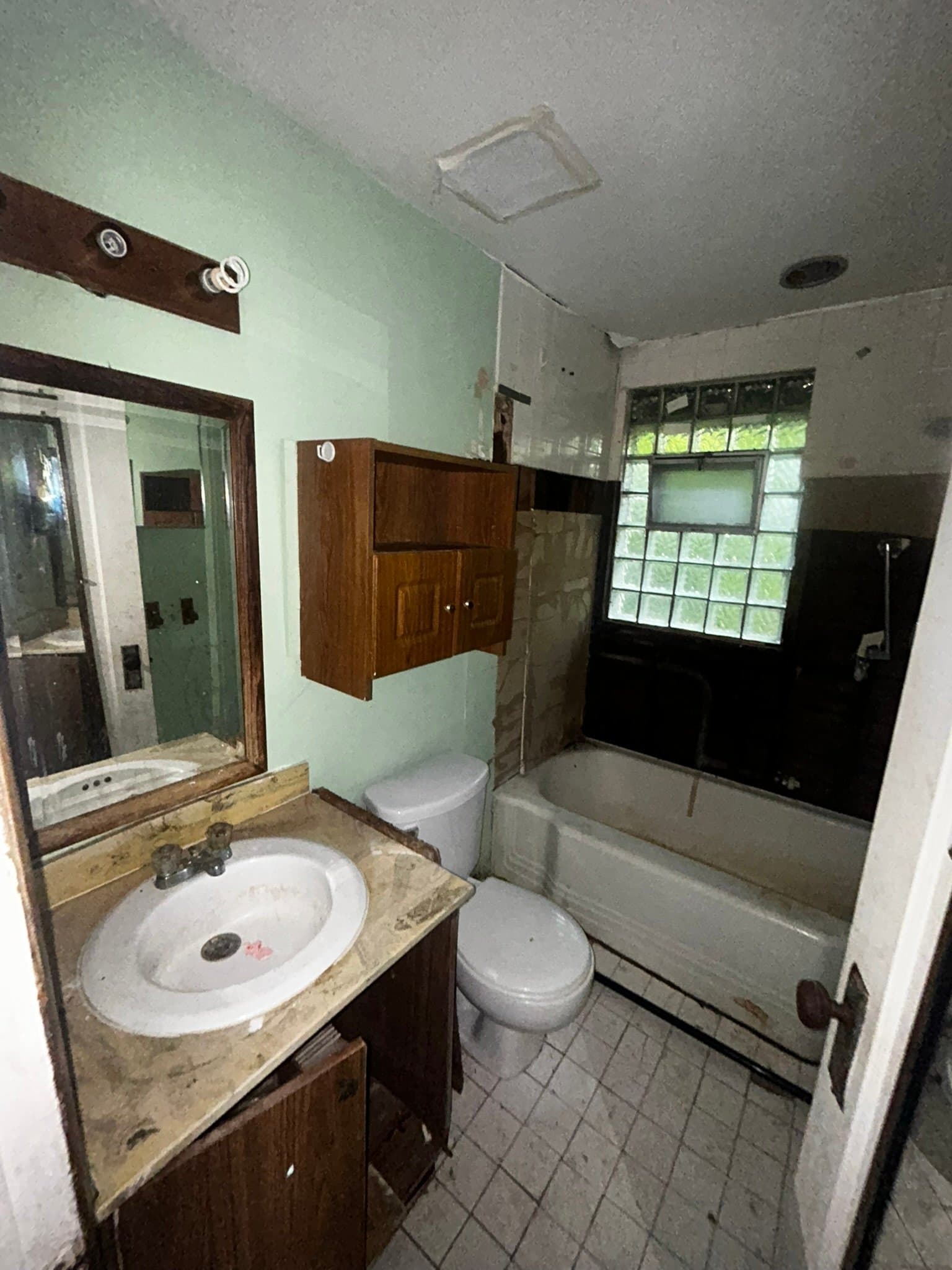 St. Louis House: 8521 Clifton Ave.