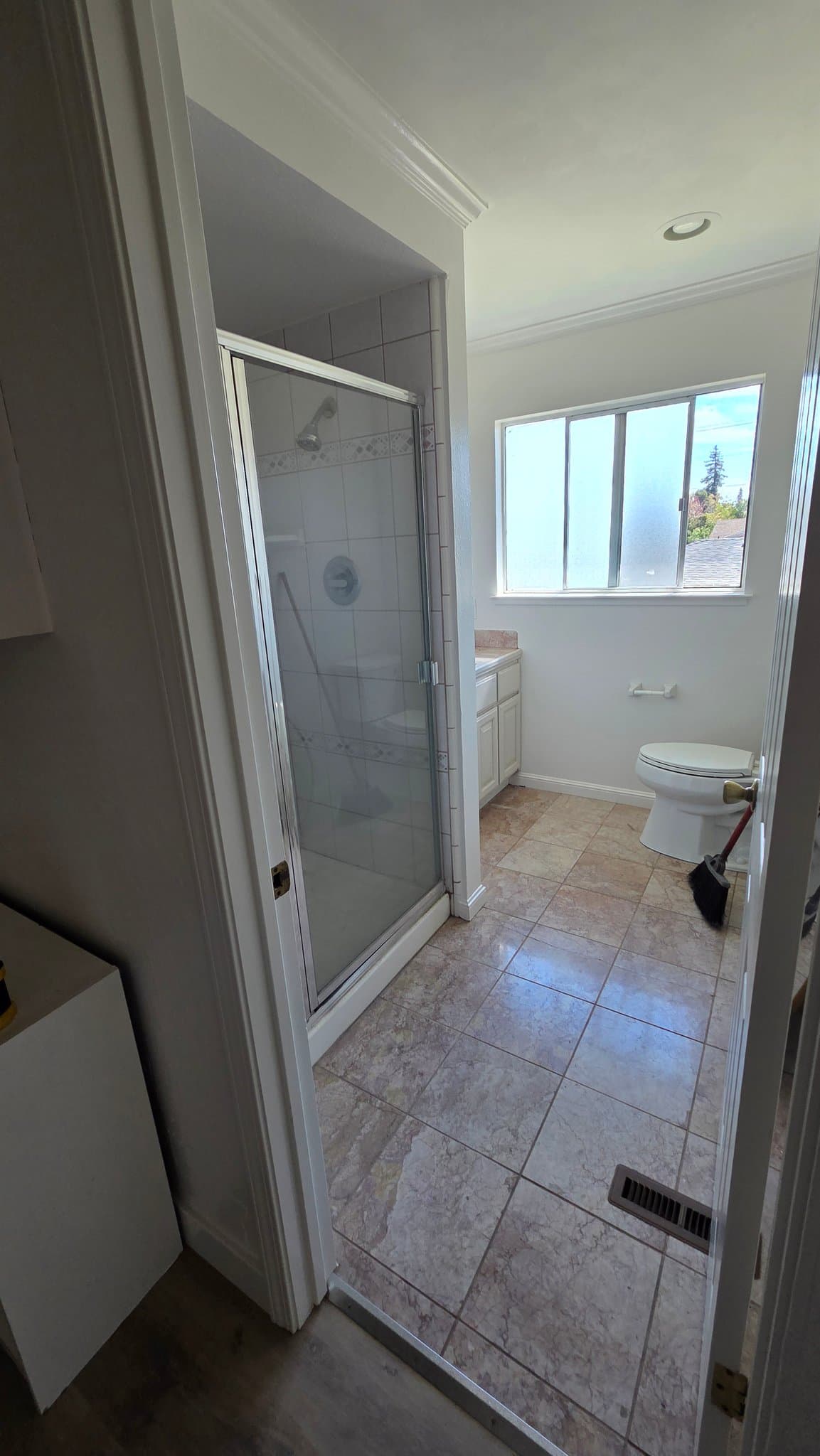 Cherryland Single Room: 20374 Concord Ave