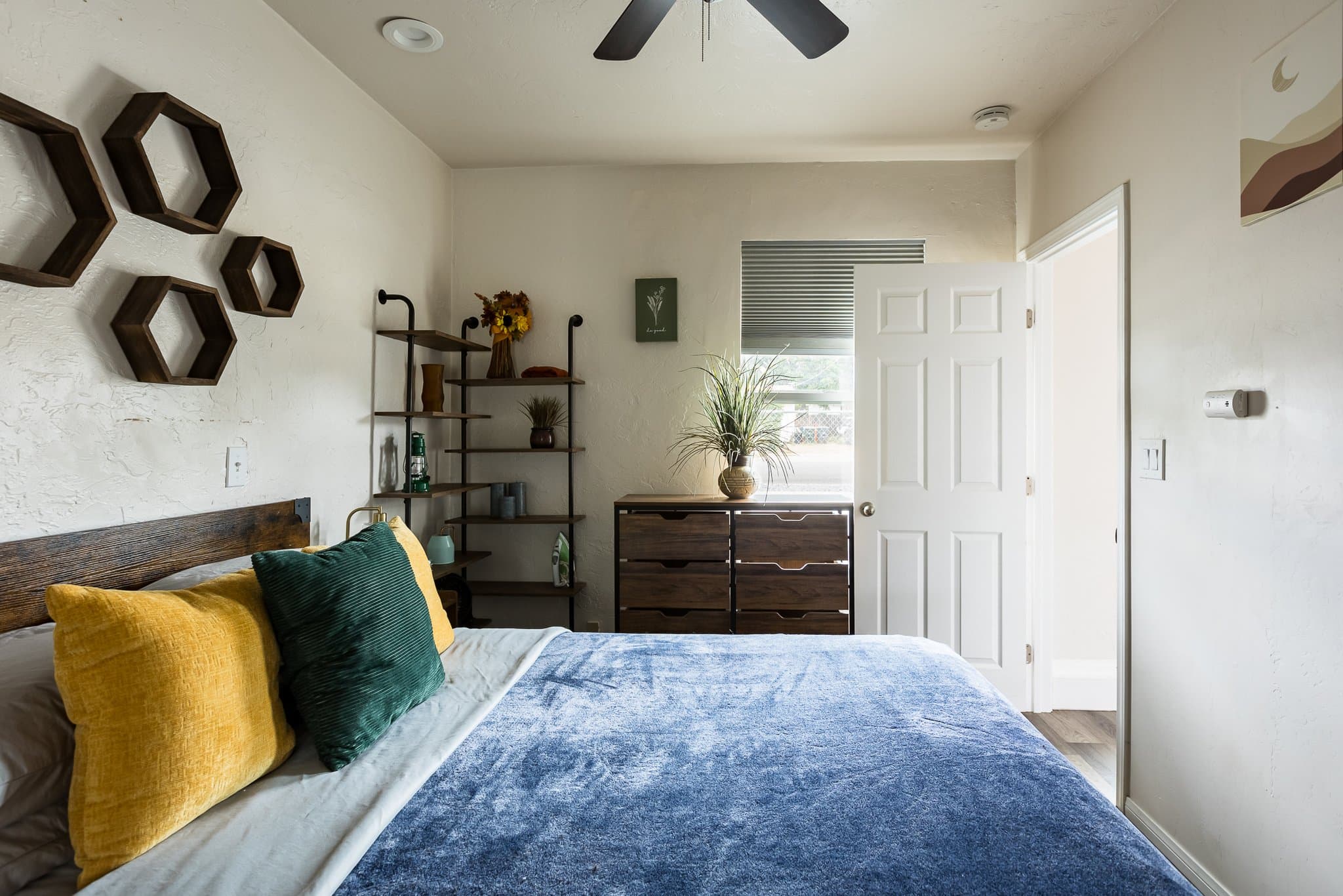 El Cajon House: 910 S Lincoln Avenue